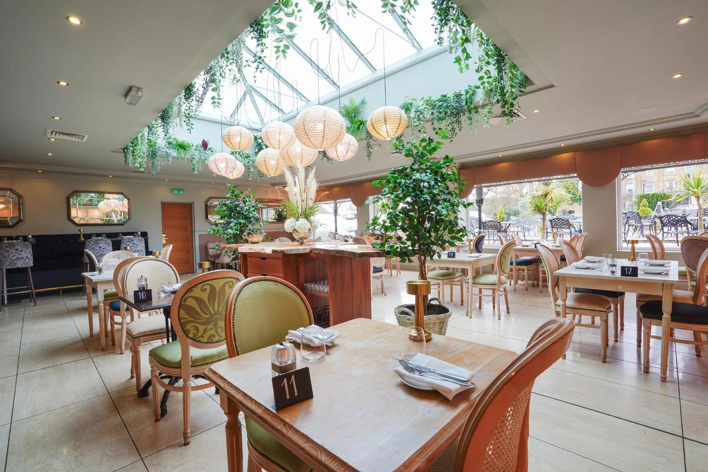 Restaurant/places to eat in Waterton Park Hotel