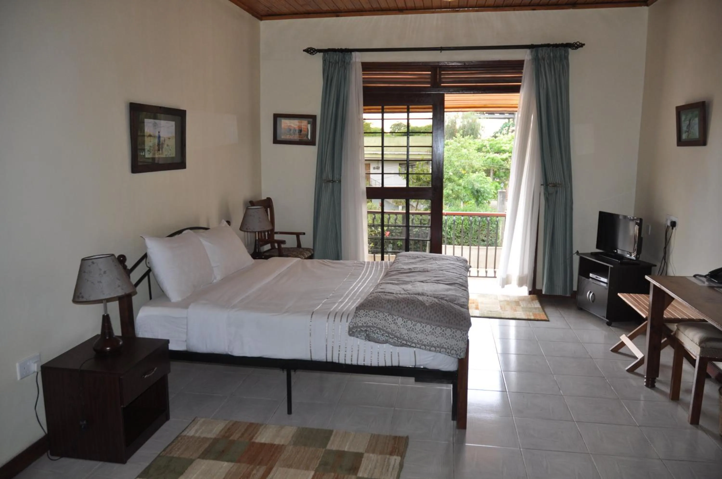 Bedroom, Bed in The Milimani Lodge