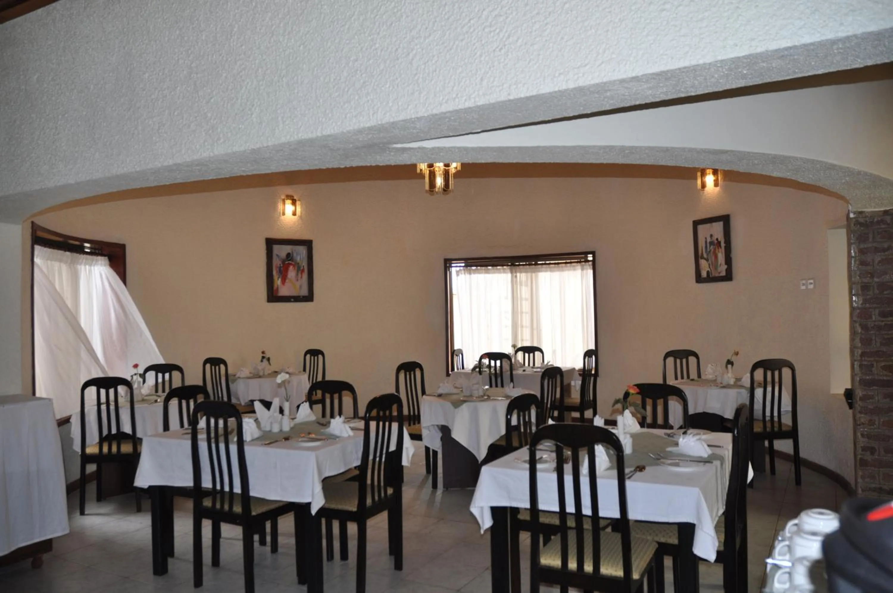 Restaurant/places to eat in The Milimani Lodge
