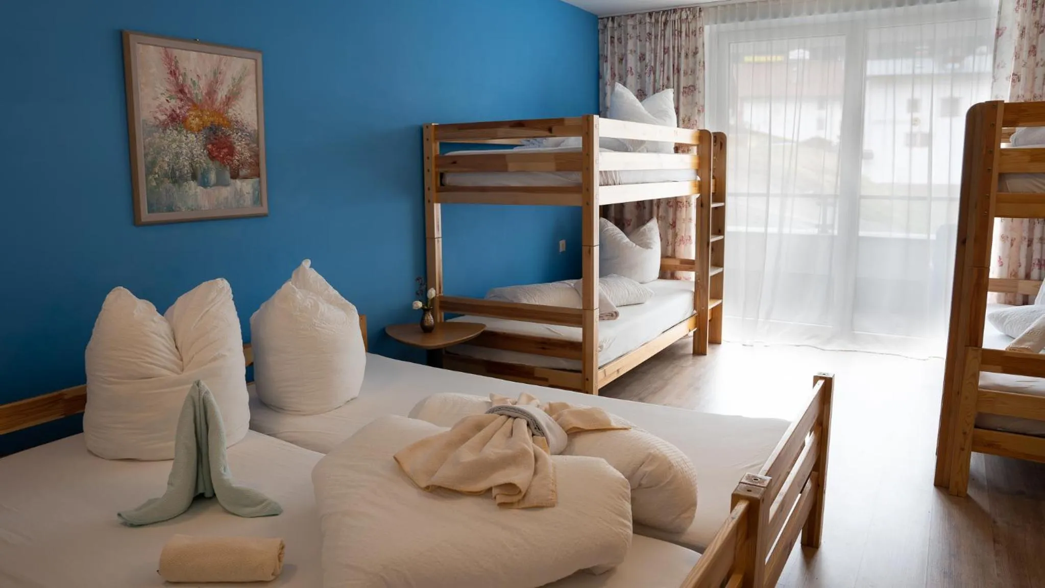 Family Room with Shared Bathroom in Ibex Hostel