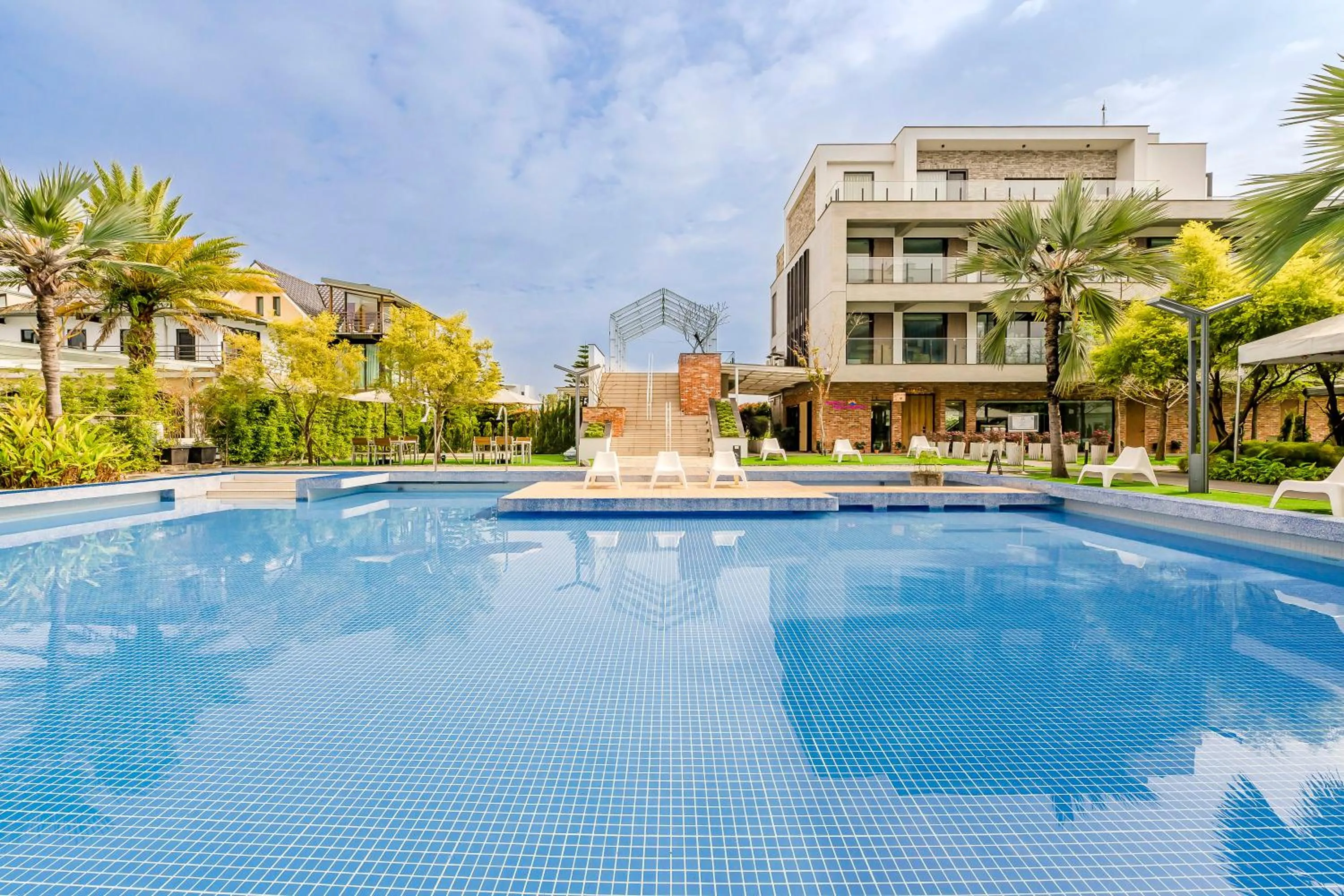 Swimming pool in Ning Xia Time