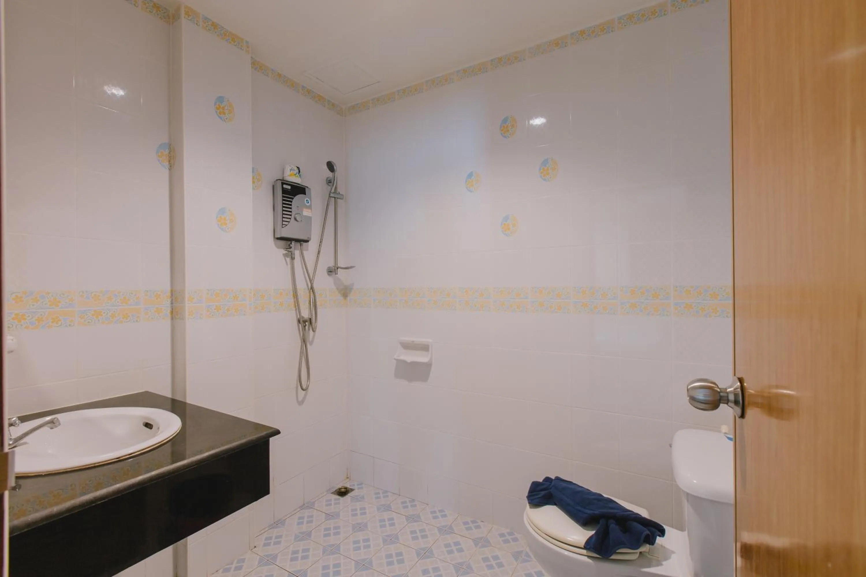 Bathroom in Sunstar Palace Patong