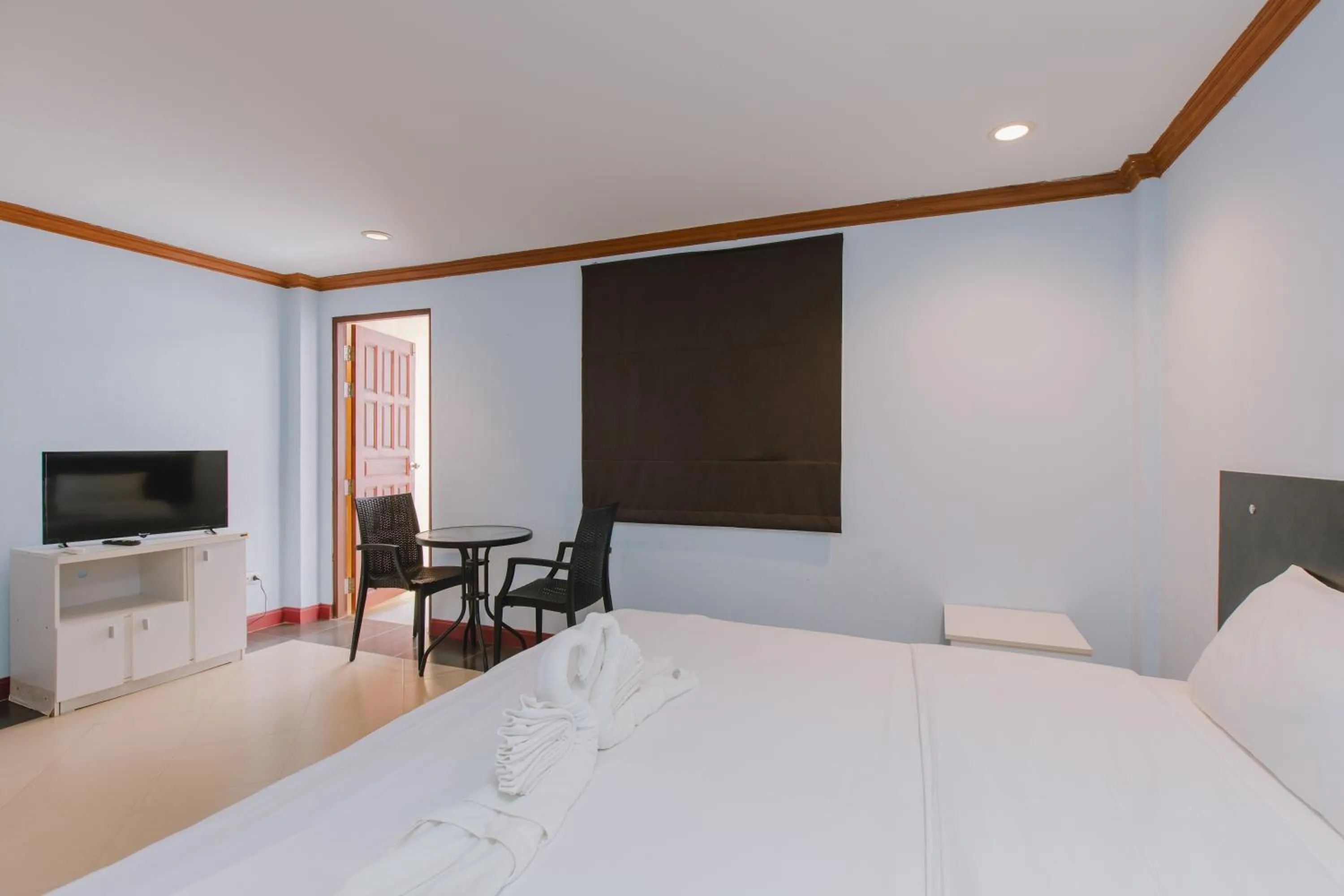 Photo of the whole room, Bed in Sunstar Palace Patong