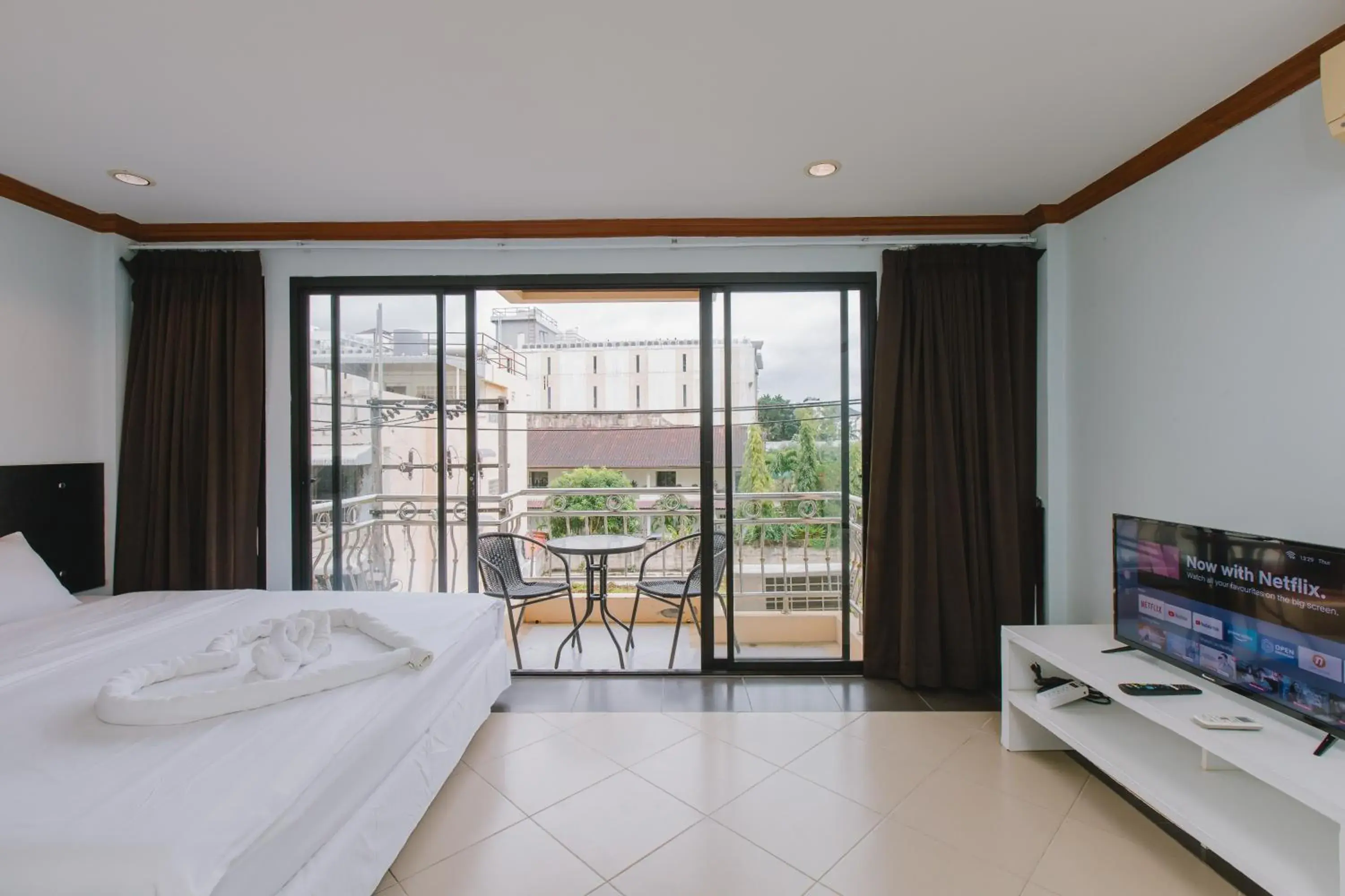 Photo of the whole room, Bed in Sunstar Palace Patong Photo of the whole room, Bed in Sunstar Palace Patong