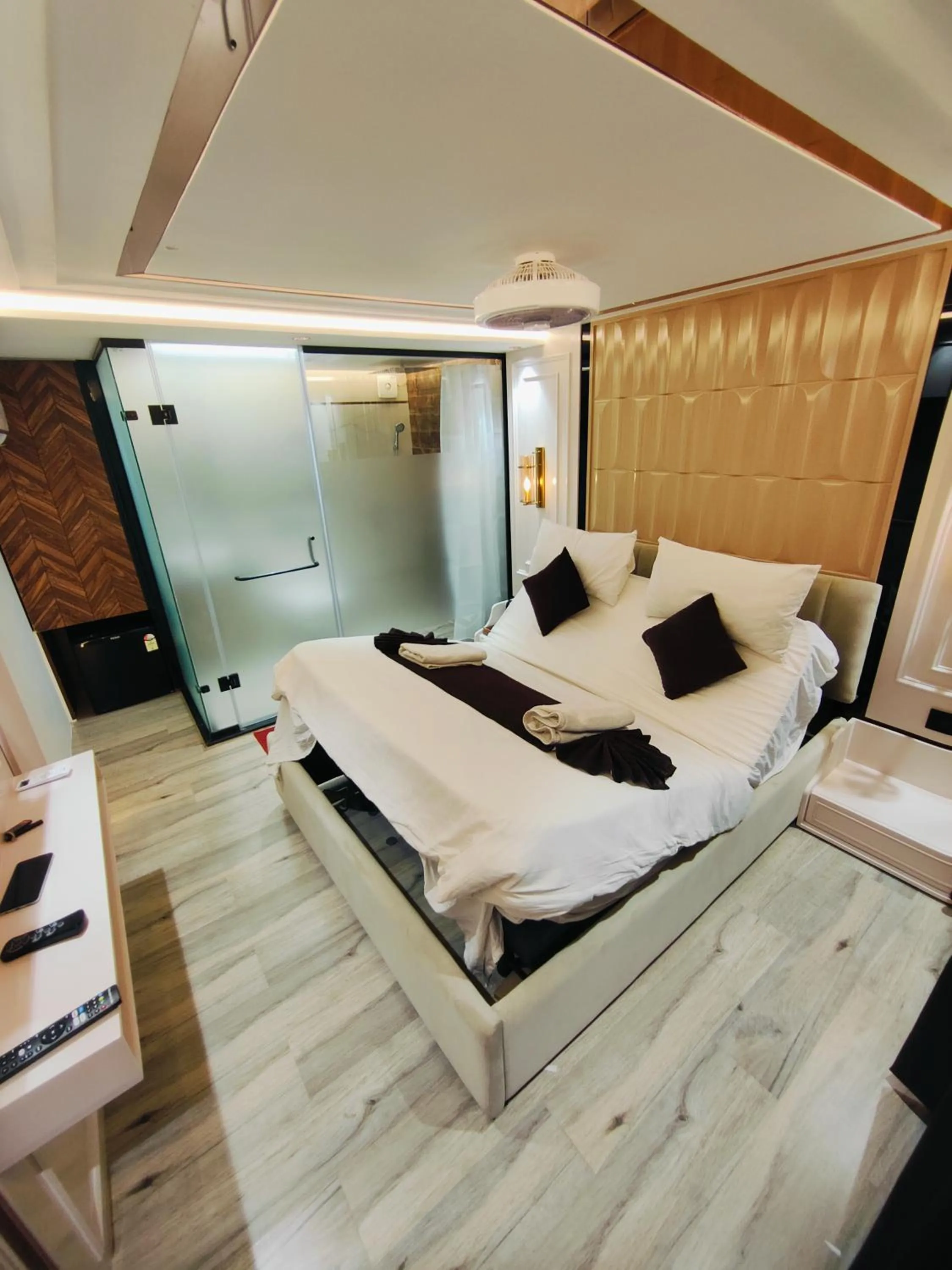 Bed in The Vacation Villa Agra A Boutique Hotel Near Taj Mahal