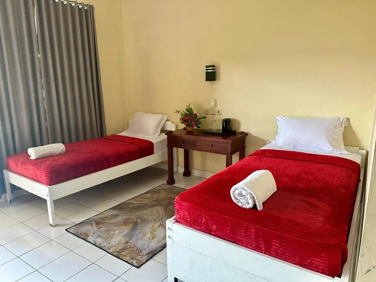 Twin Room with Pool View in New Mekar Jaya Hotel Twin Room with Pool View in New Mekar Jaya Hotel