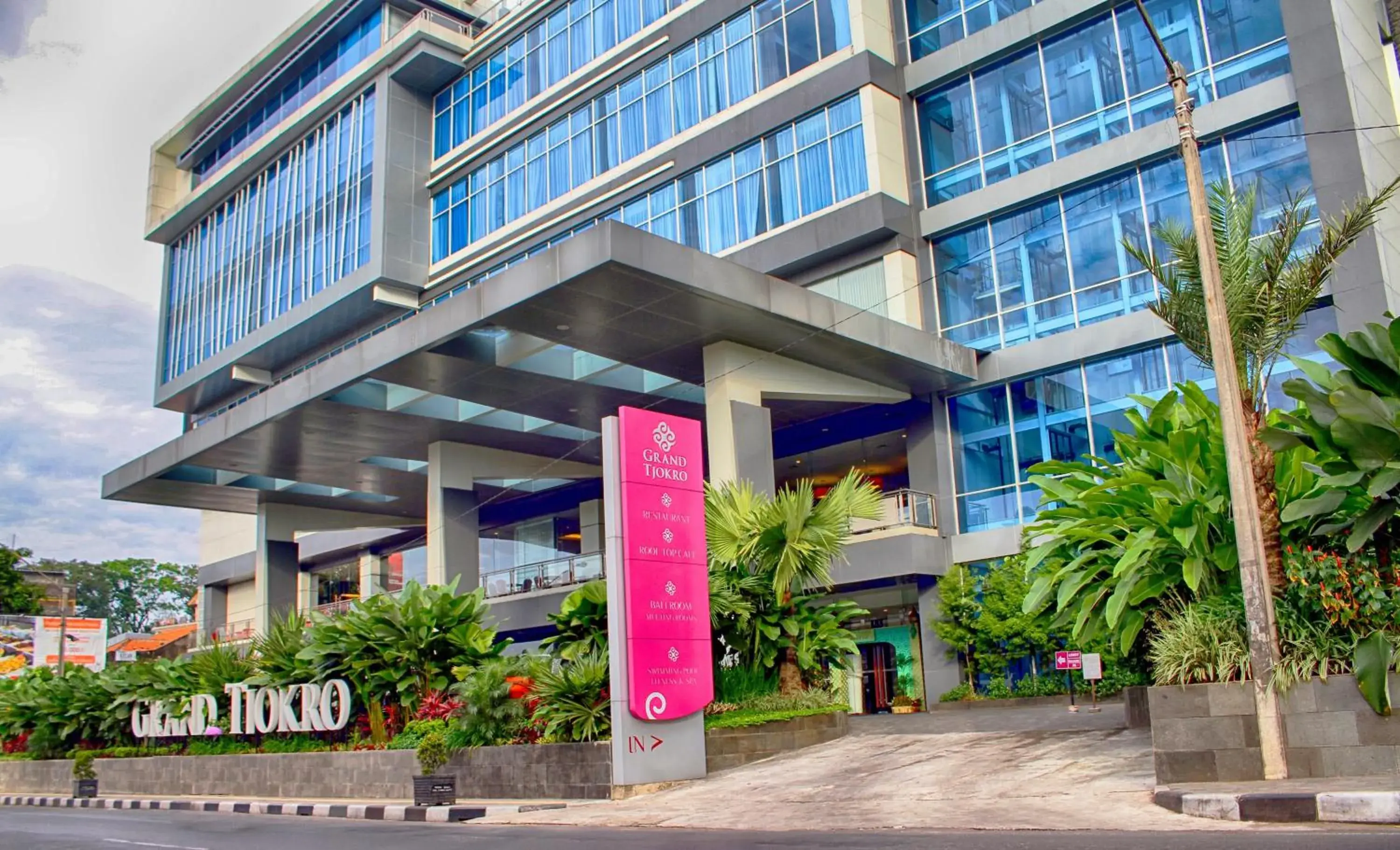 Property building in Grand Tjokro Premiere Bandung Property building in Grand Tjokro Premiere Bandung