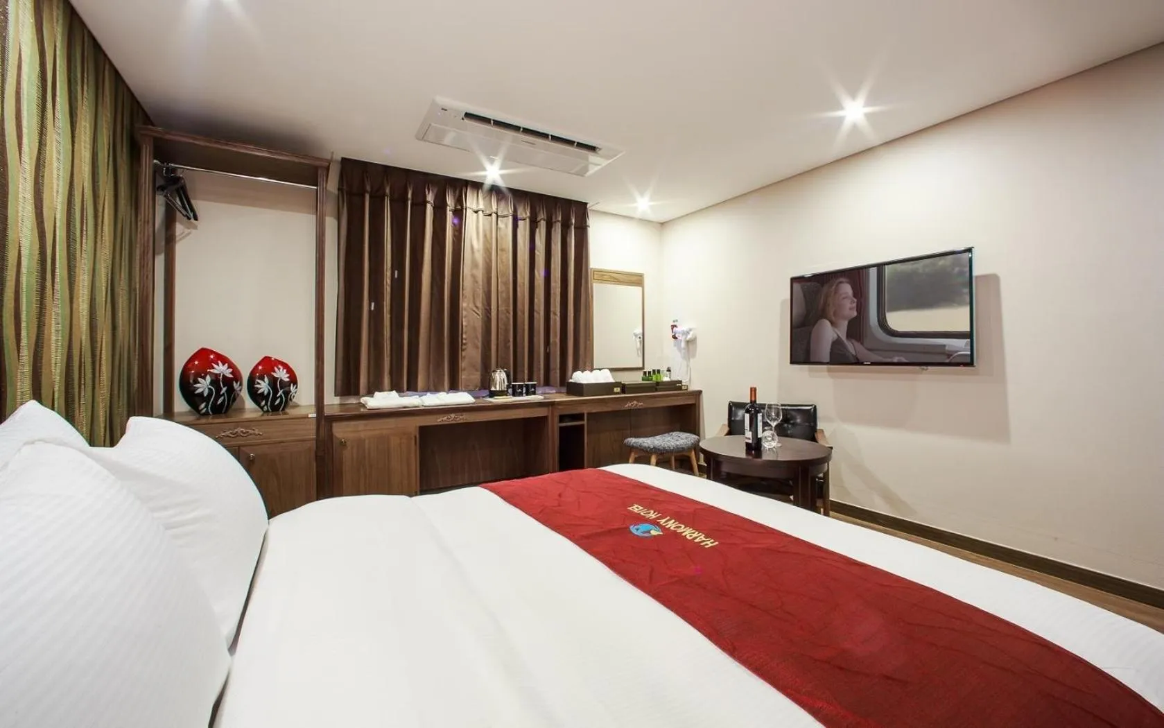 Photo of the whole room, Bed in Harmony Hotel