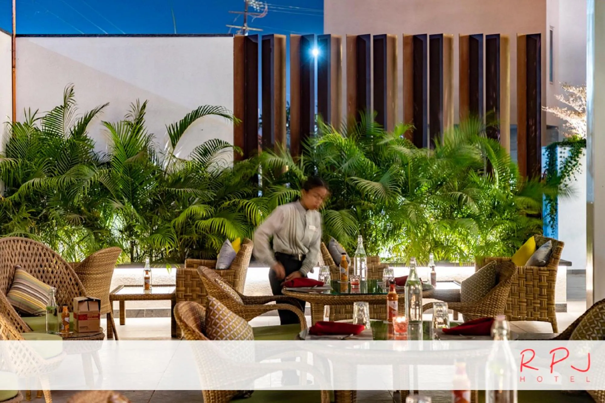 Restaurant/places to eat in RPJ Hotel Rajkot