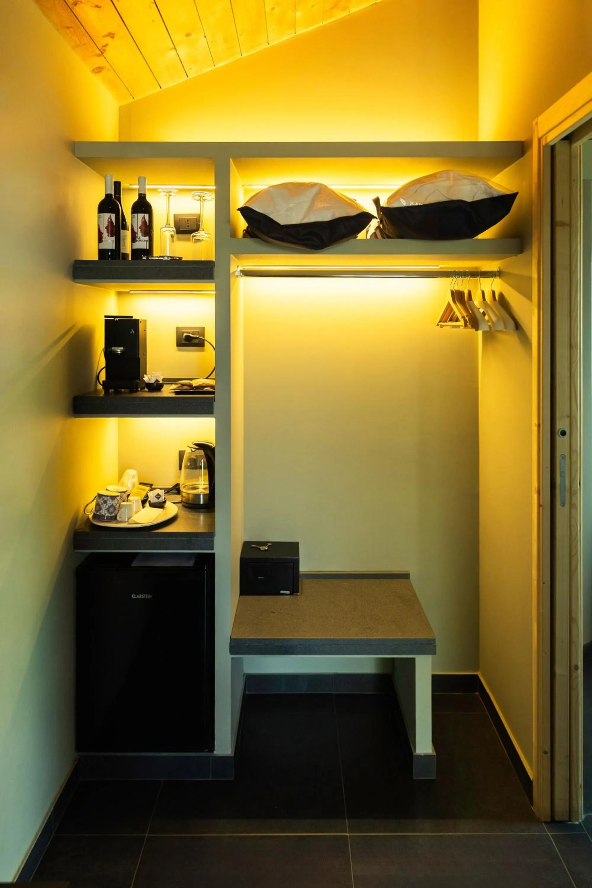 minibar in PODERE DELL'ETNA SEGRETA - Essential Nature Hotel & Glamping