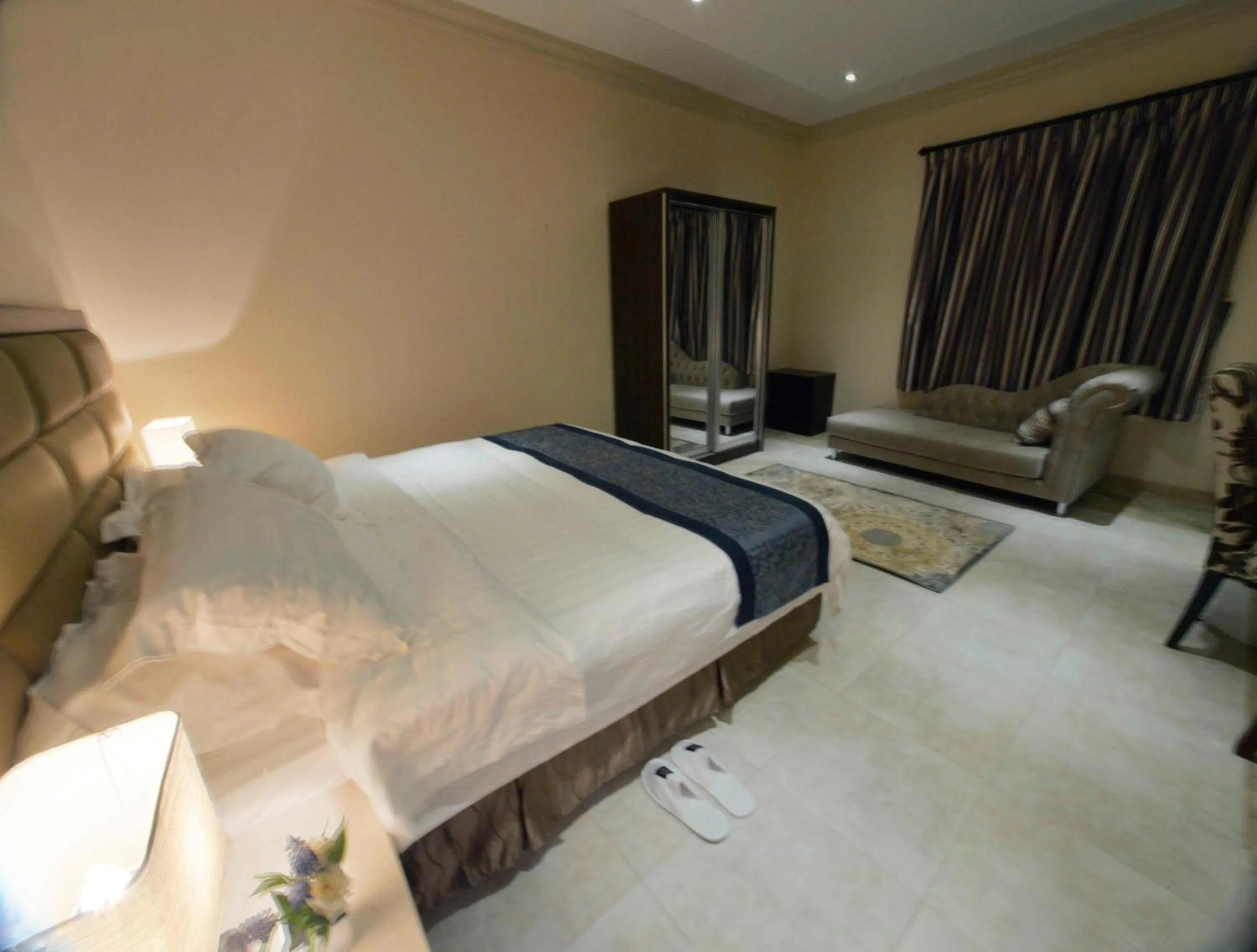 Photo of the whole room, Bed in City Suites