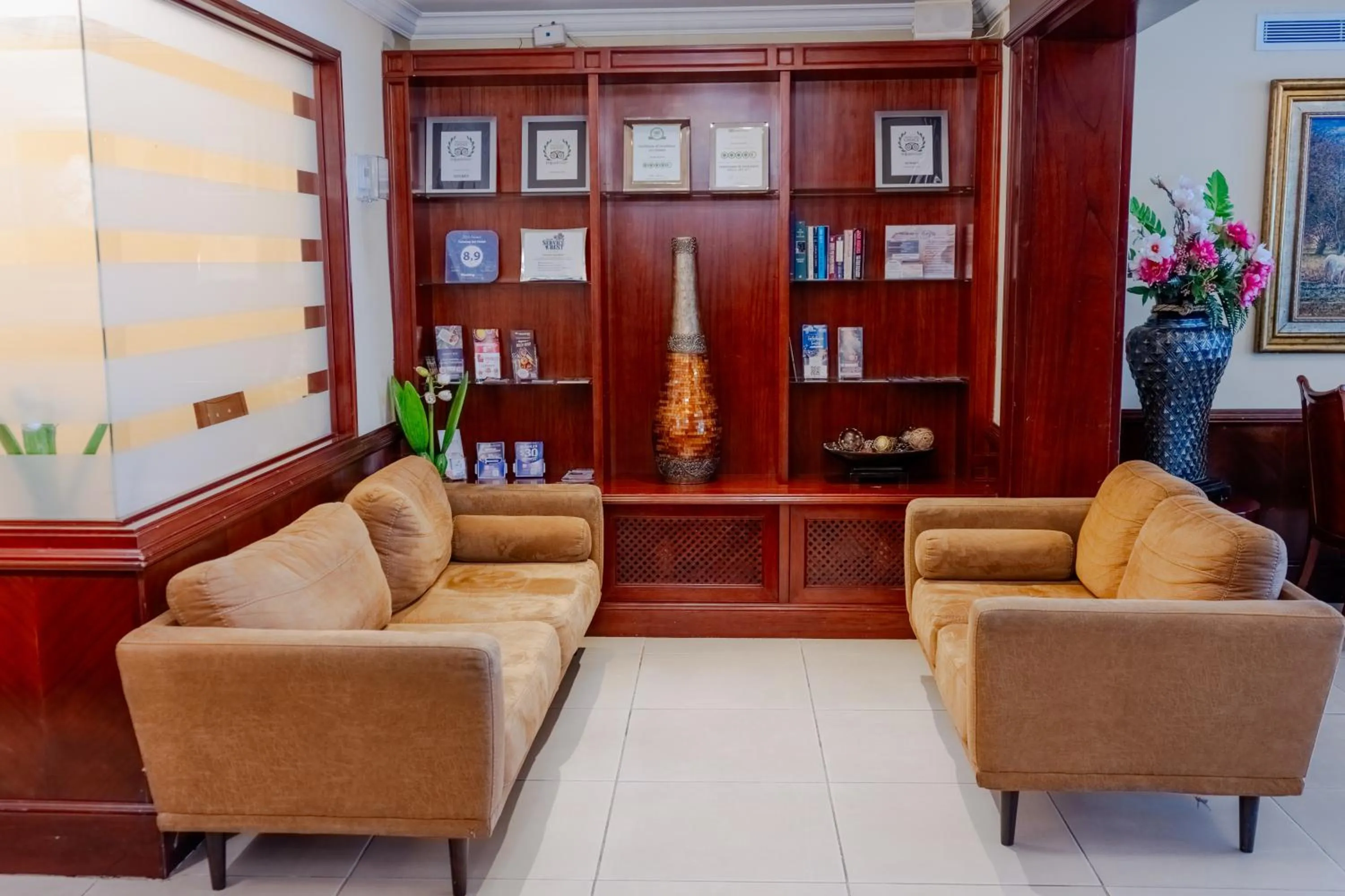 Living room in TOSCANA INN HOTEL