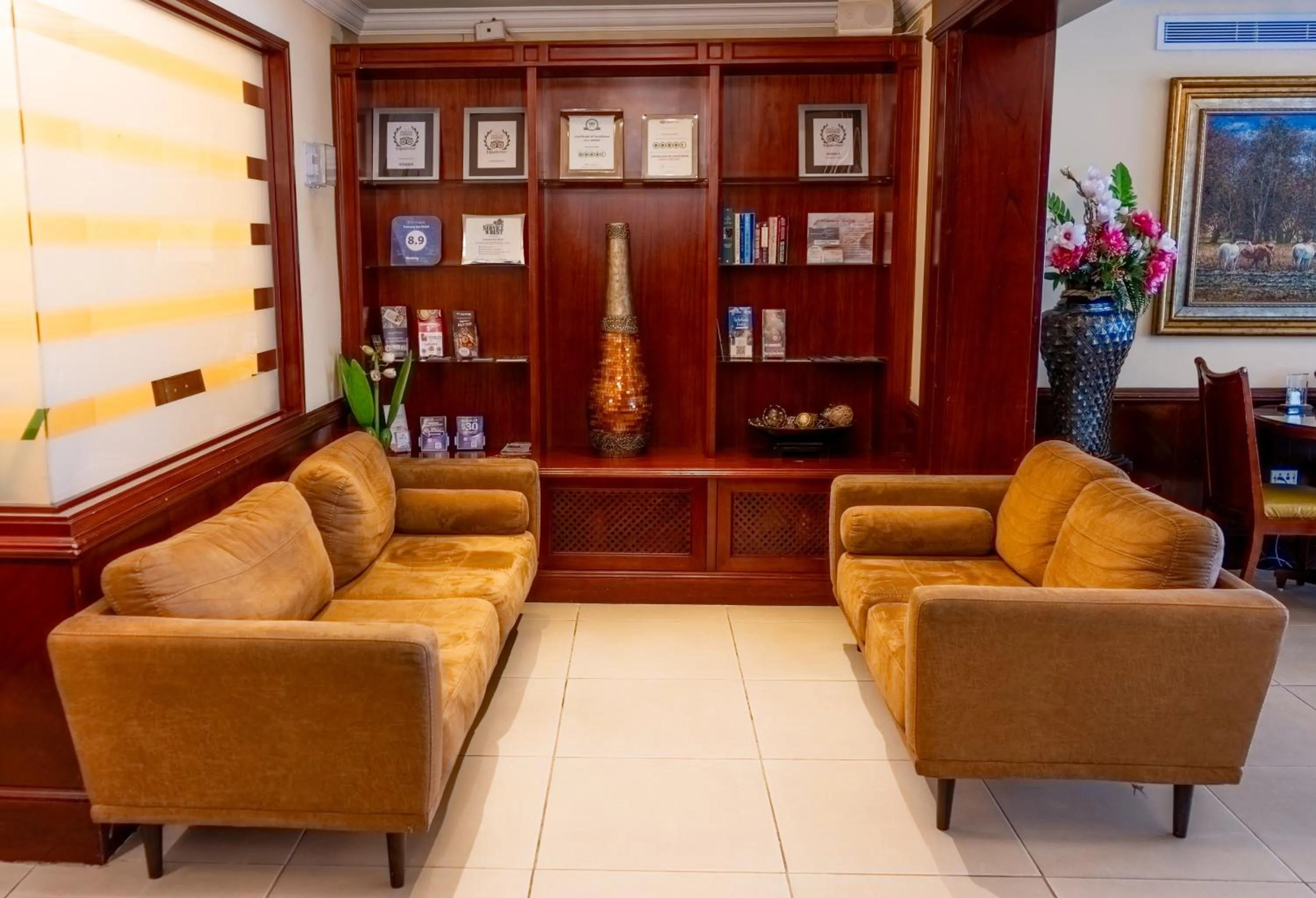 Living room in TOSCANA INN HOTEL