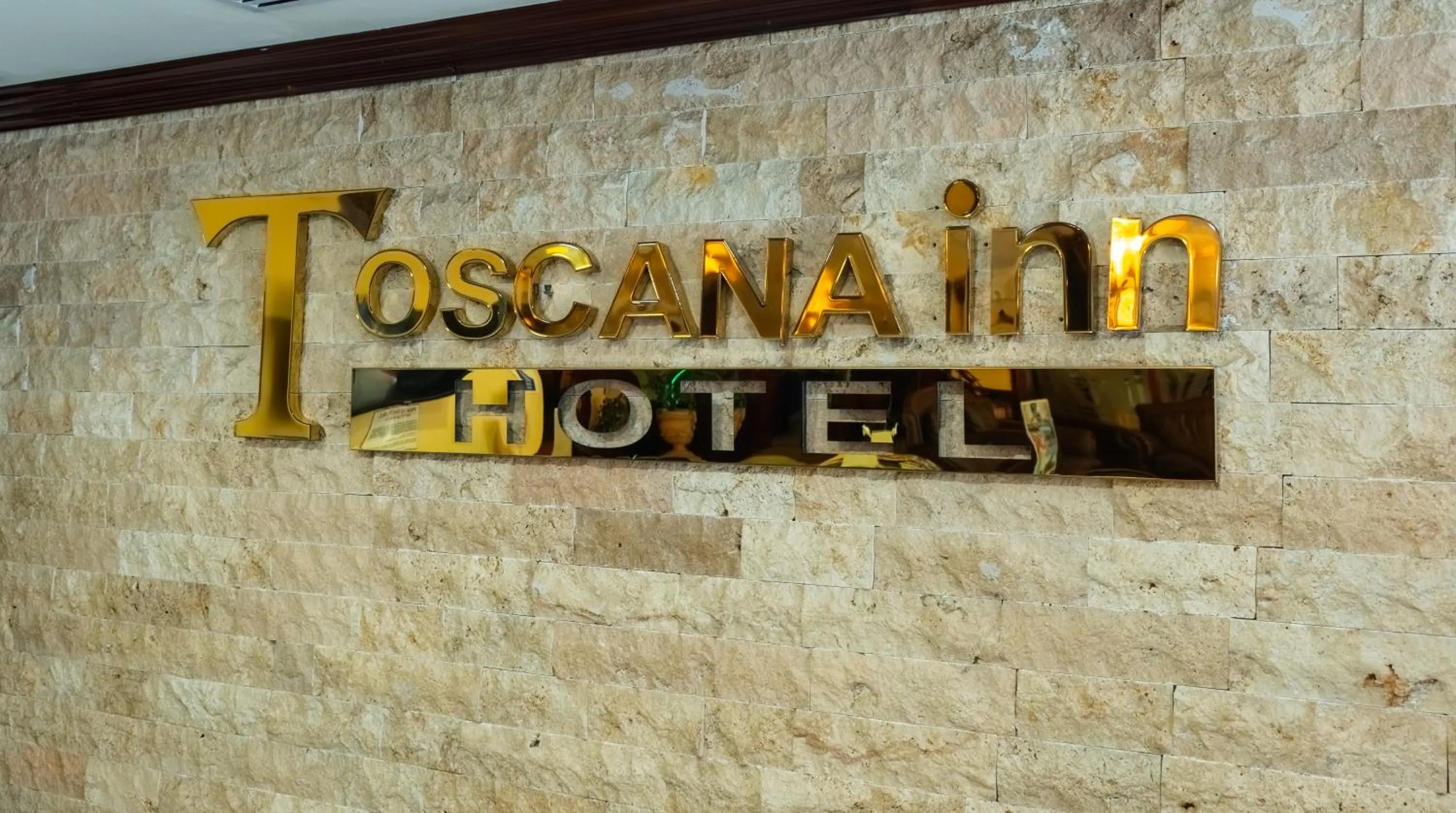 Lobby or reception in TOSCANA INN HOTEL