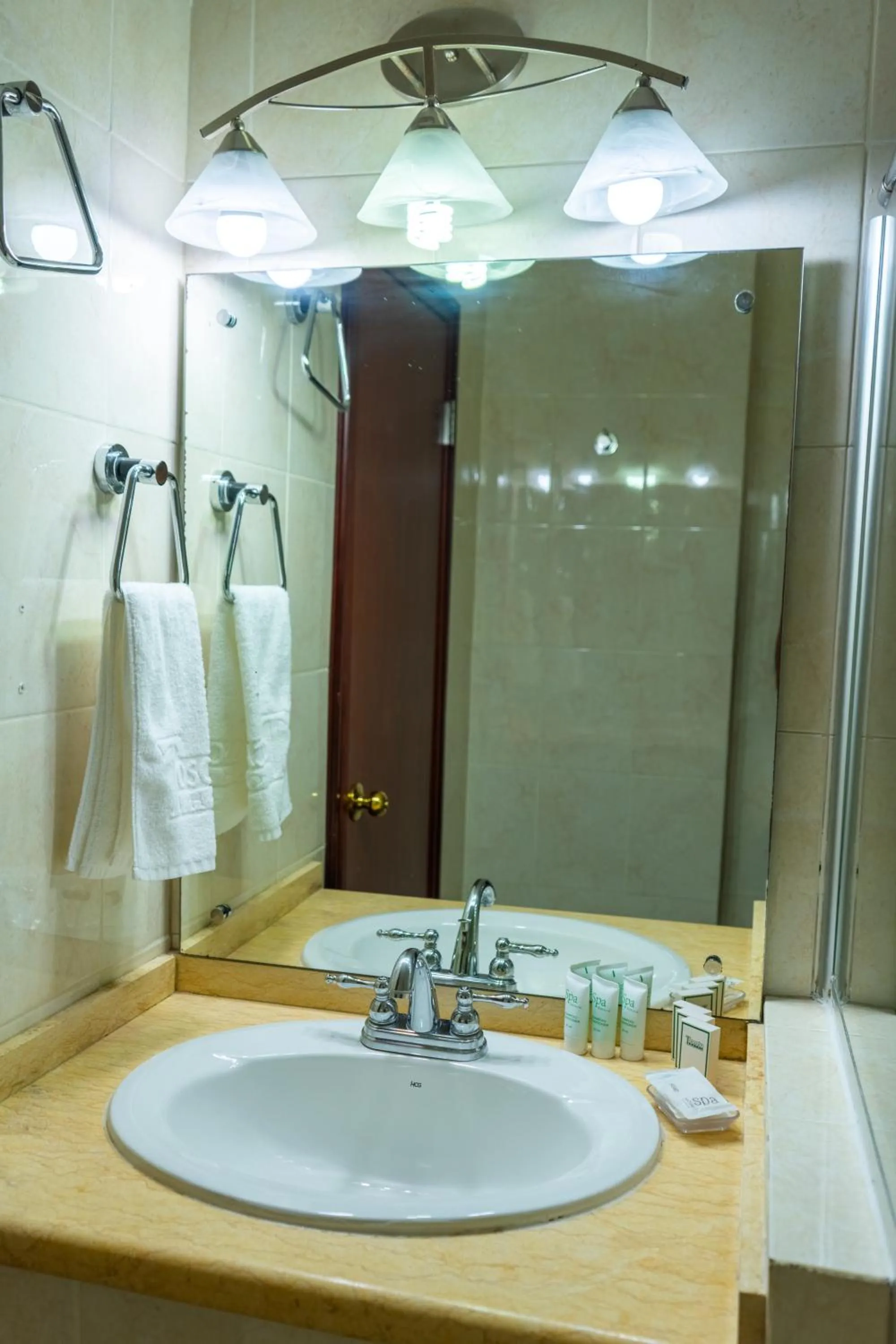 Bathroom in TOSCANA INN HOTEL