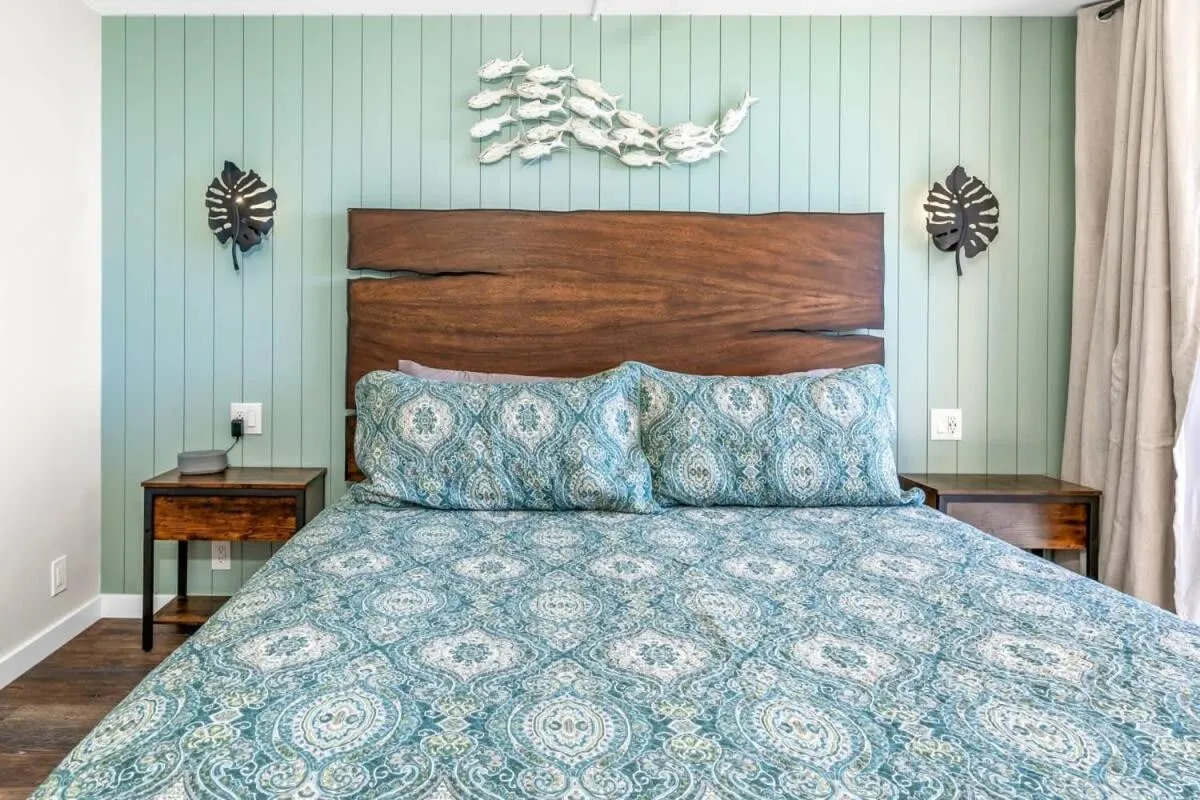 Bed in 2 2 Oceanview Modern Resort Vistas