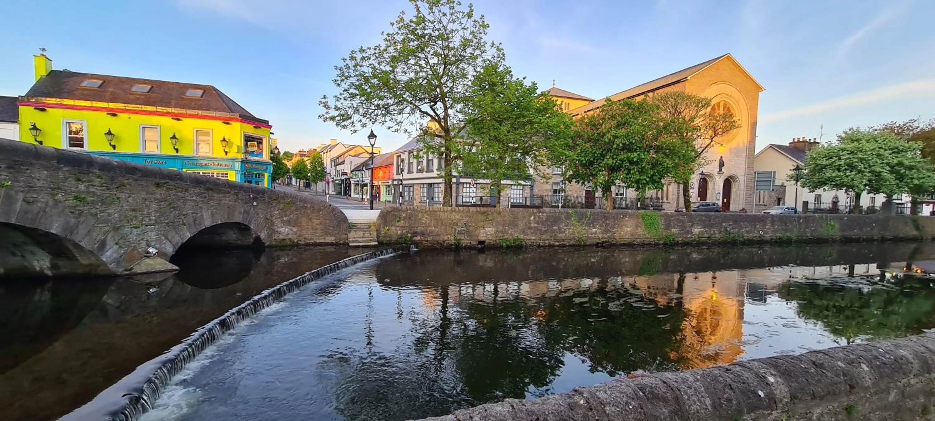 River view in Central Westport Town House