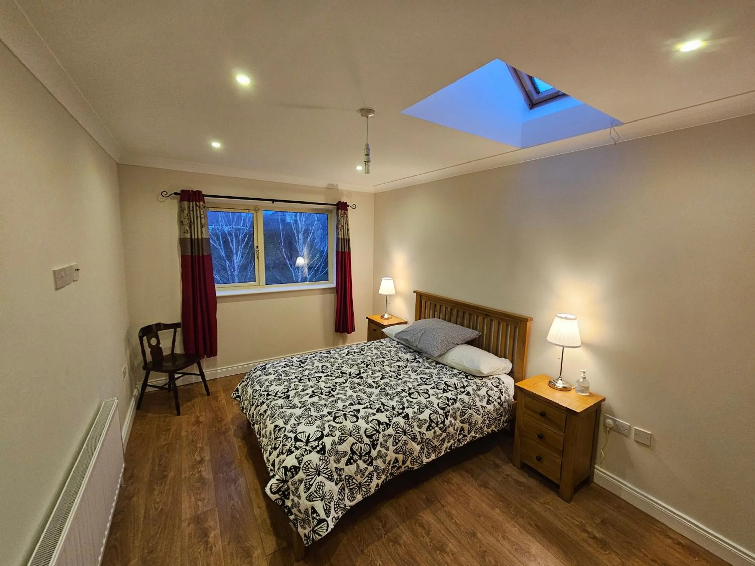 Photo of the whole room, Bed in Central Westport Town House