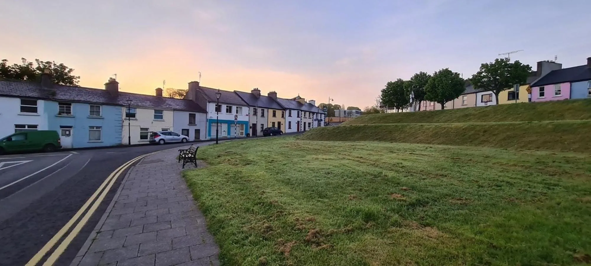 Neighbourhood in Central Westport Town House