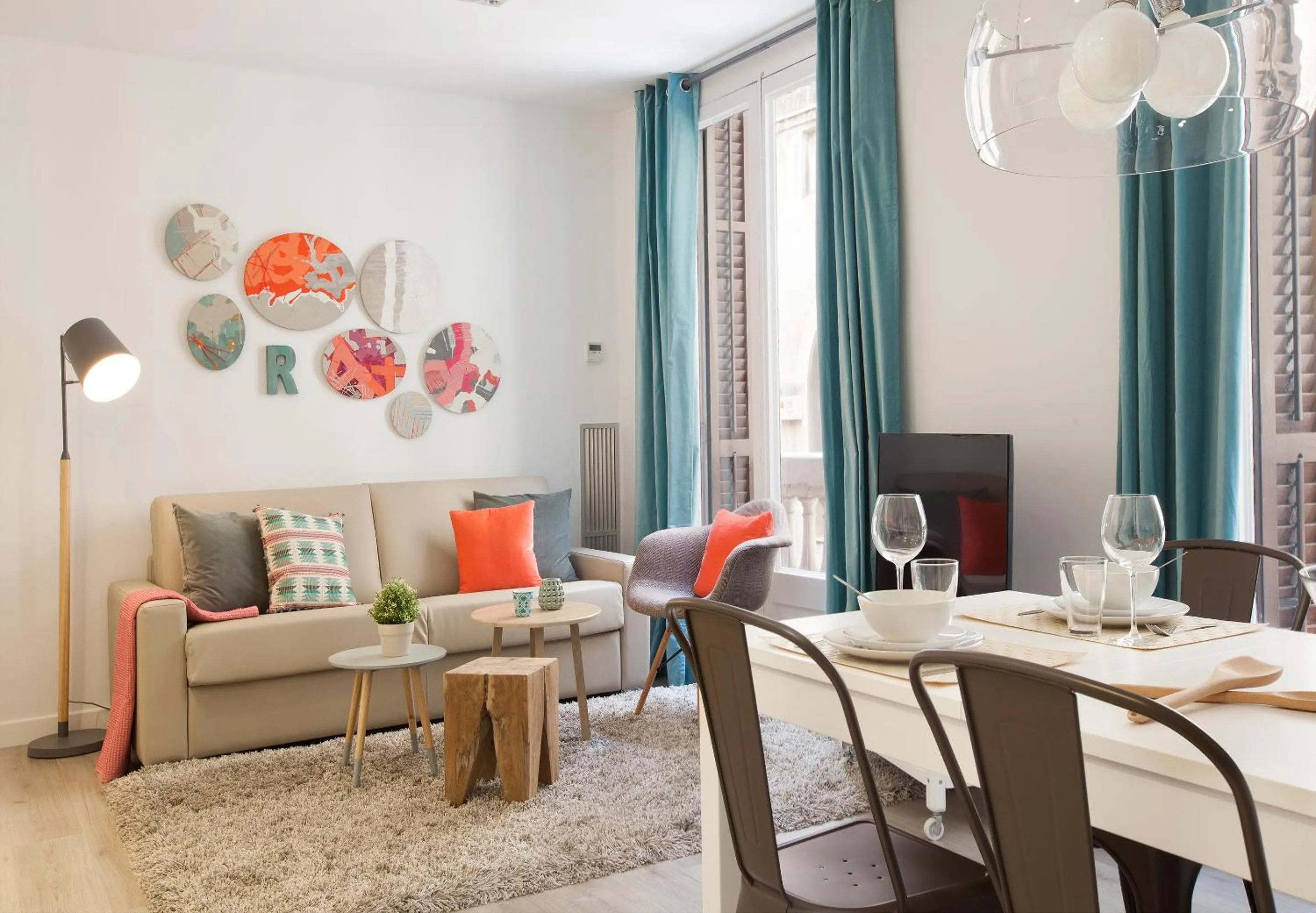 Seating area in Click&Flat Seneca Suites