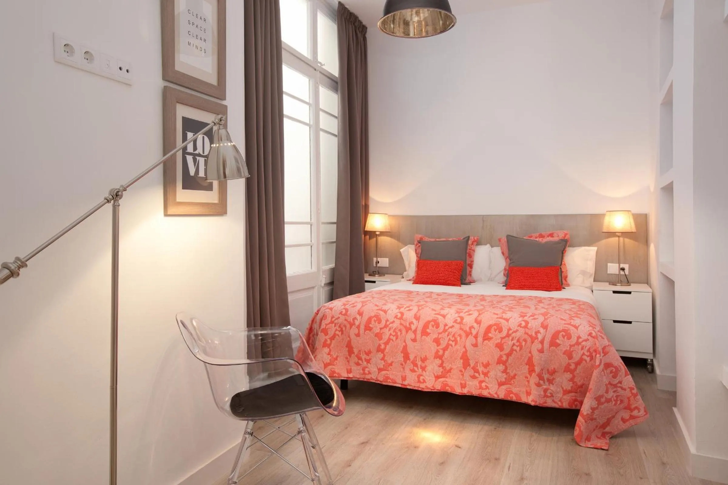 Bedroom, Bed in Click&Flat Seneca Suites