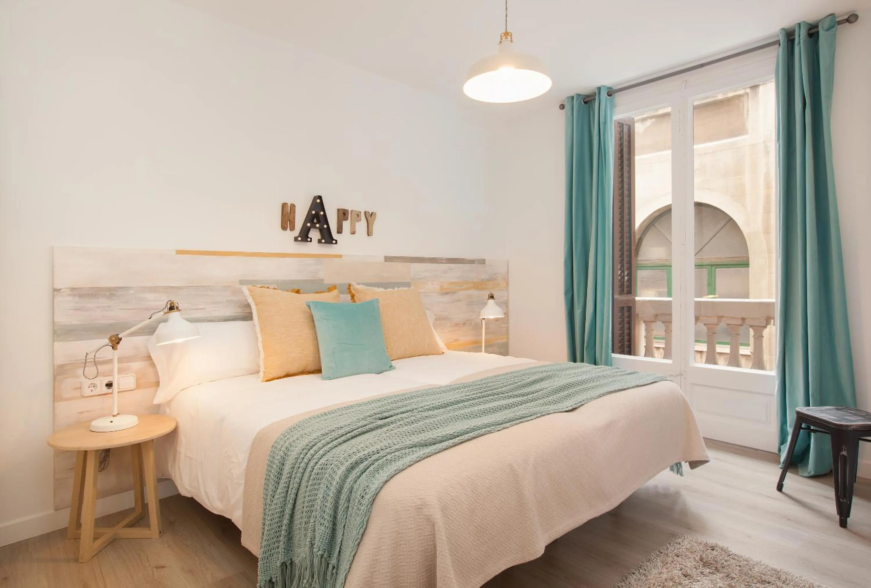 Bed in Click&Flat Seneca Suites