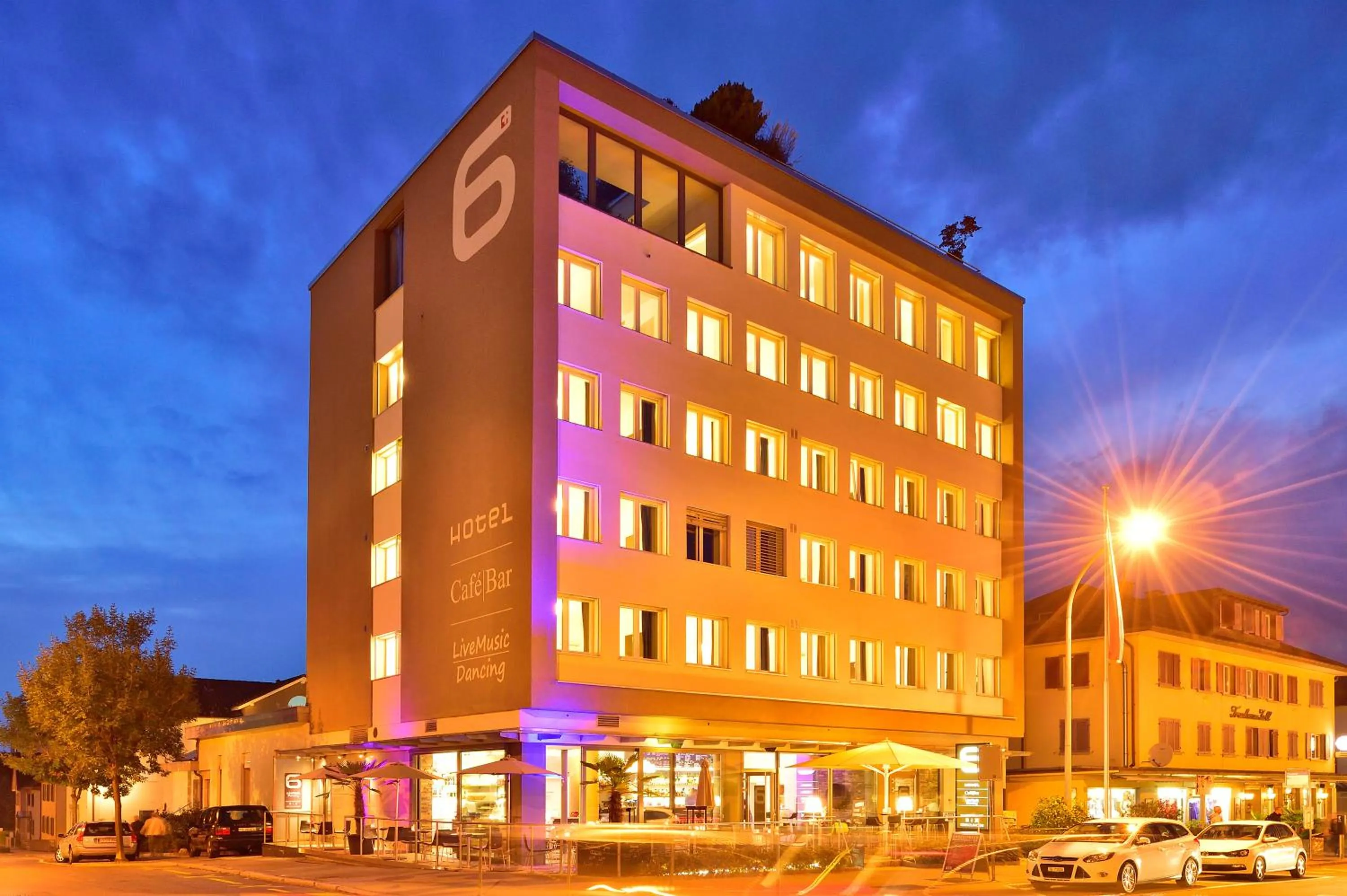 Facade/entrance in Hotel SiX