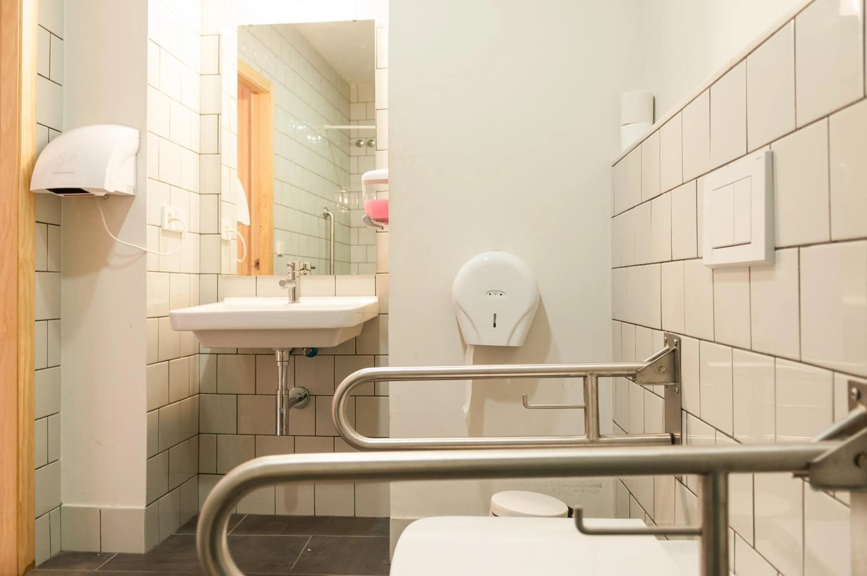 Bathroom in The Nomad Hostel&Pension