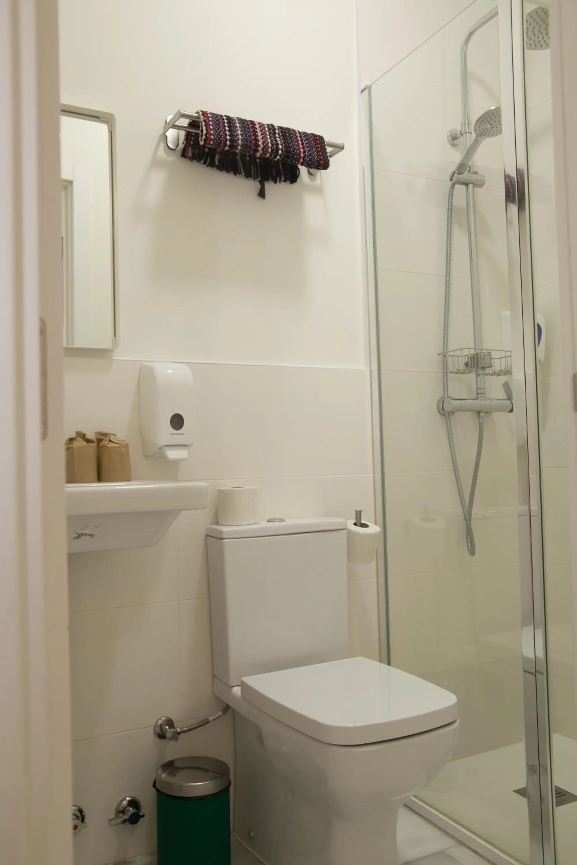 Shower in The Nomad Hostel&Pension