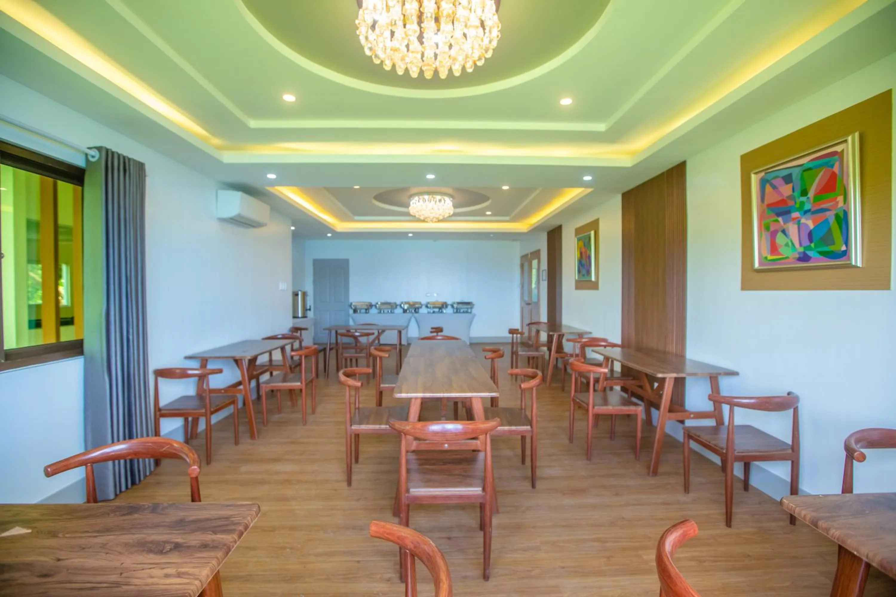 Restaurant/places to eat in Horizon Hotel Romblon