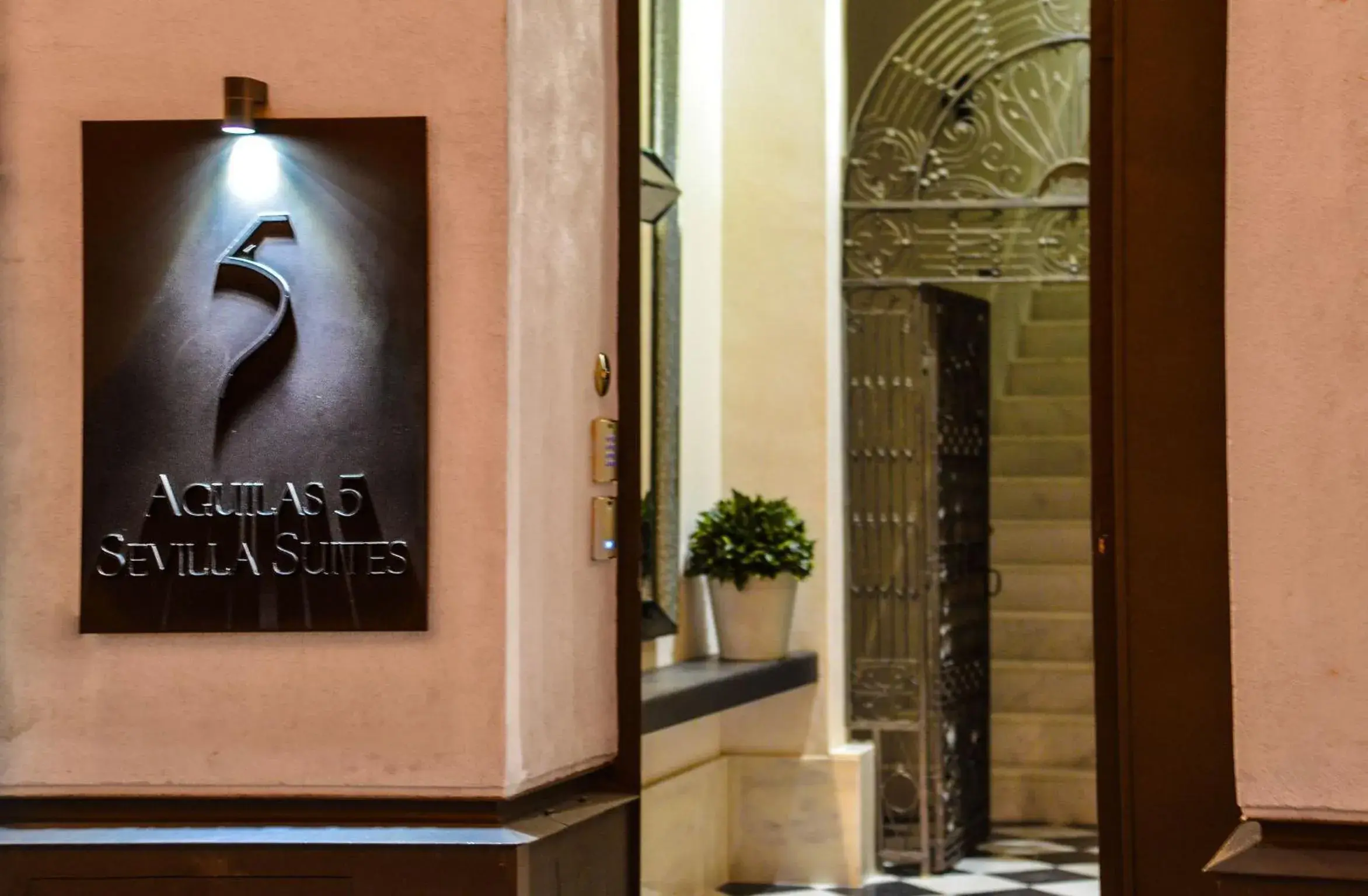 Facade/entrance in Aguilas5 SevillaSuites Facade/entrance in Aguilas5 SevillaSuites