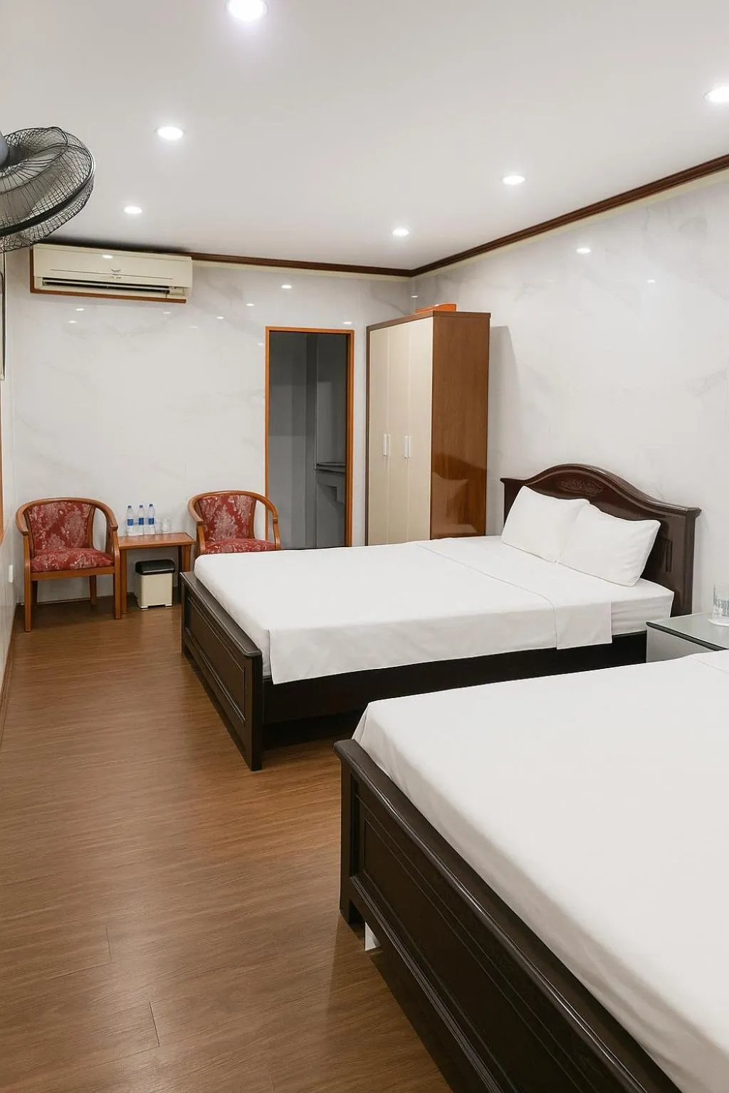 Photo of the whole room, Bed in TUAN Central Hotel