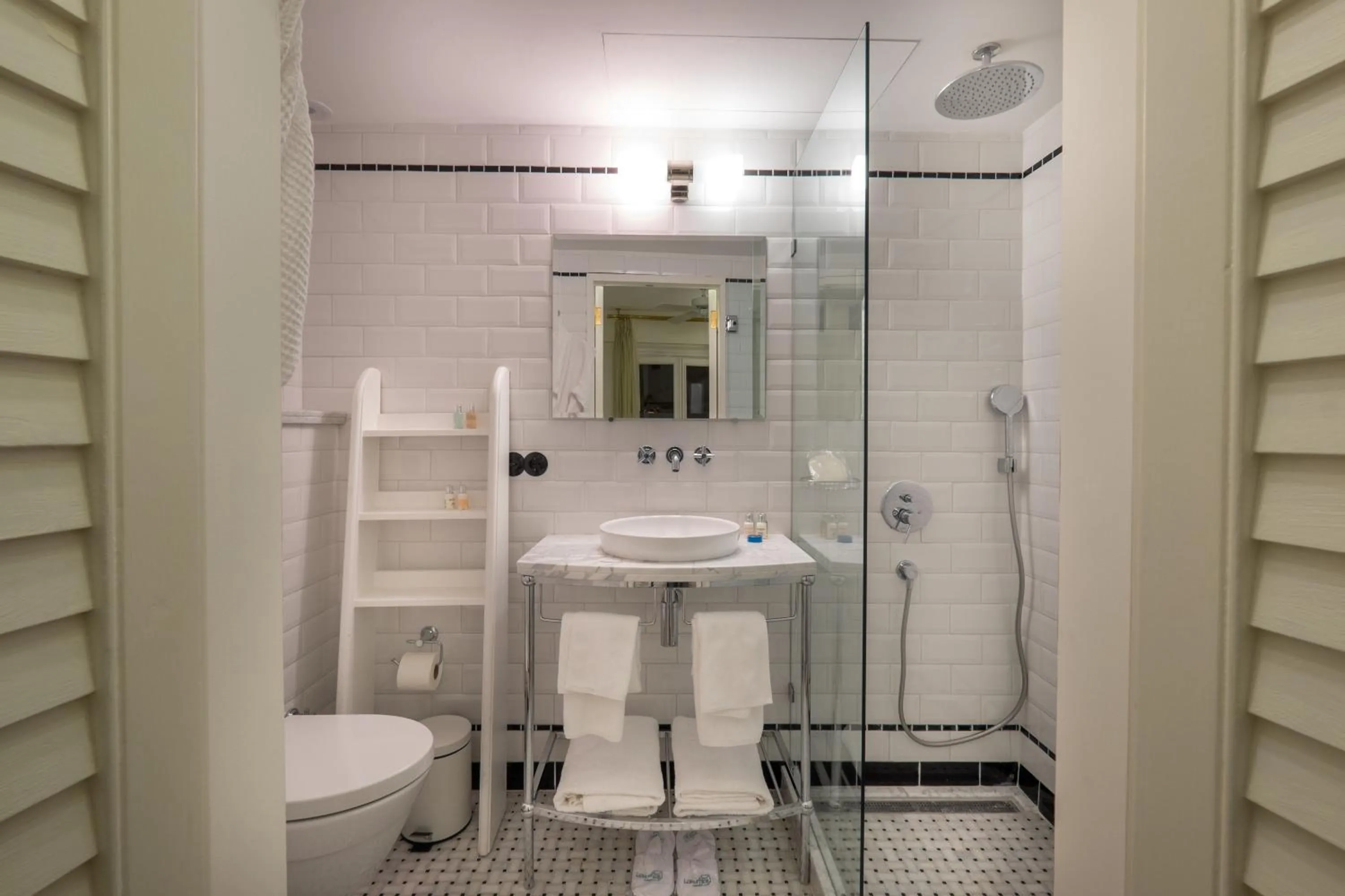 Bathroom in Pera Neuf