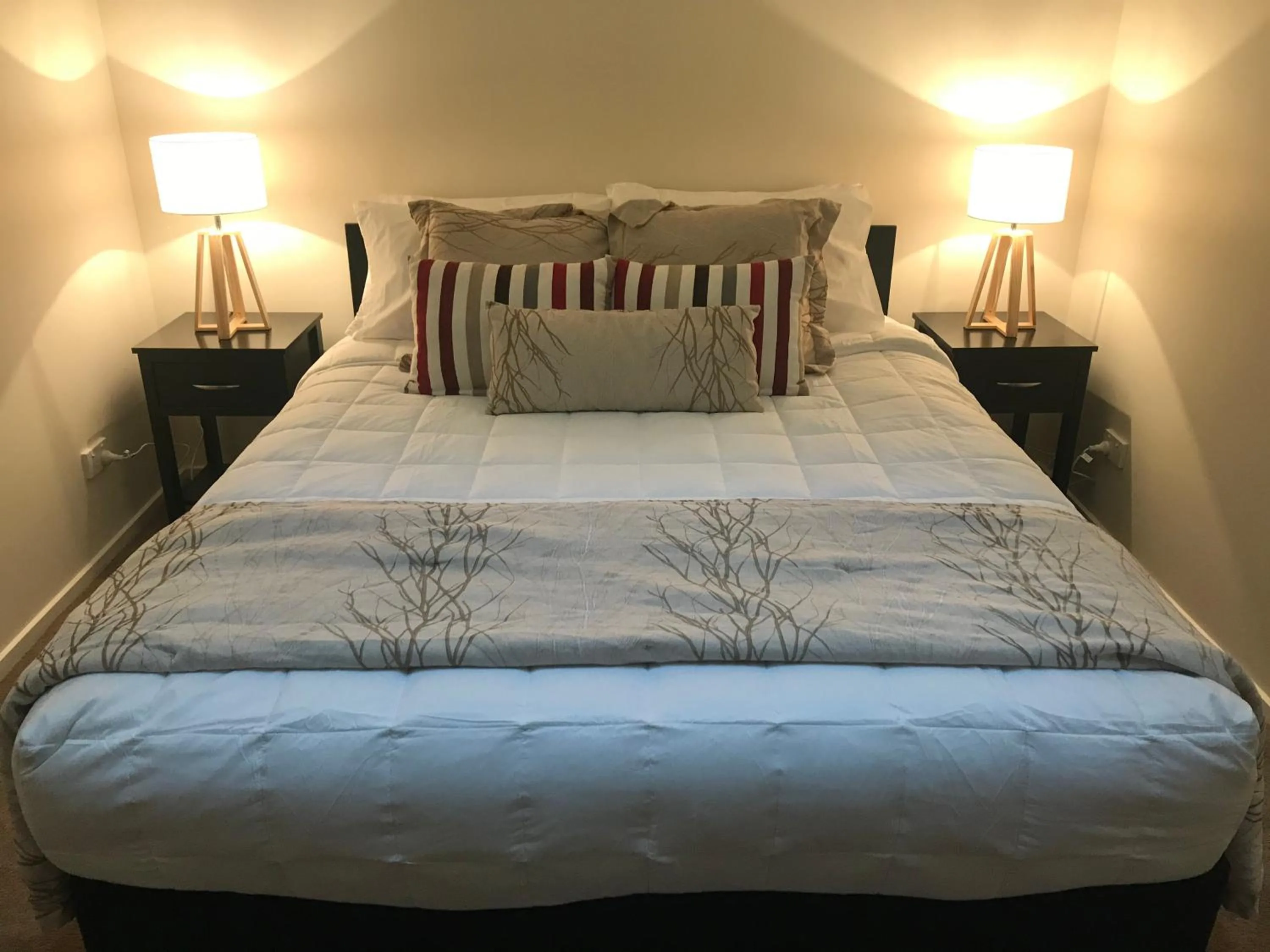 Bed in Otematata Lakeside Apartments Free Wi Fi