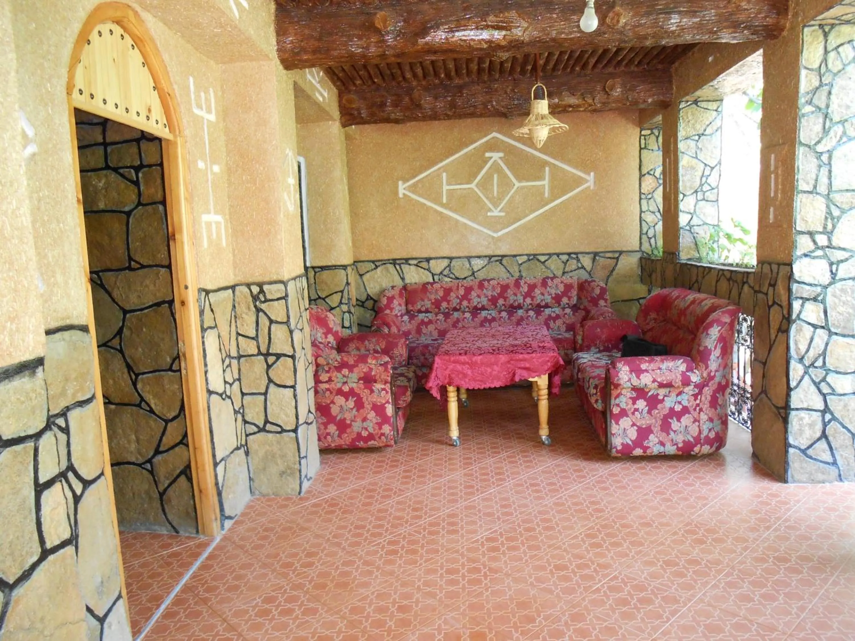 Patio in La Petite Gorge, Hôtel & Restaurant Todra Gorge