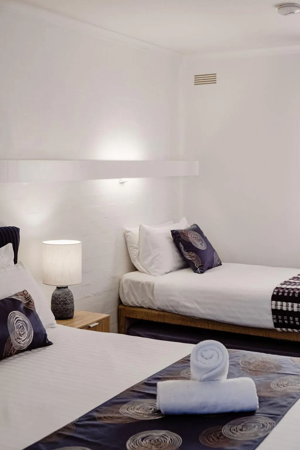 Bed in Caledonian Inn - The Stump