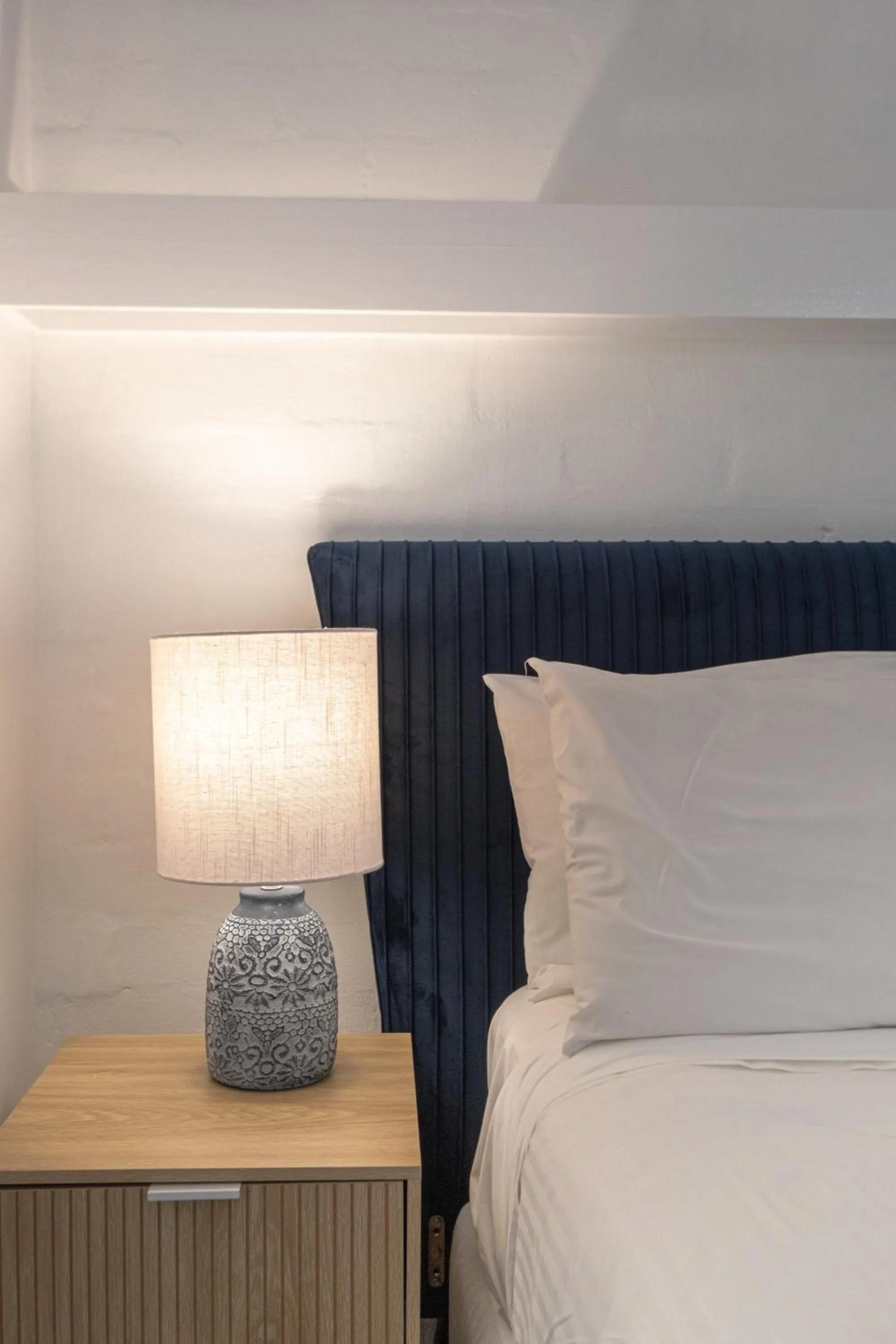 Bed in Caledonian Inn - The Stump