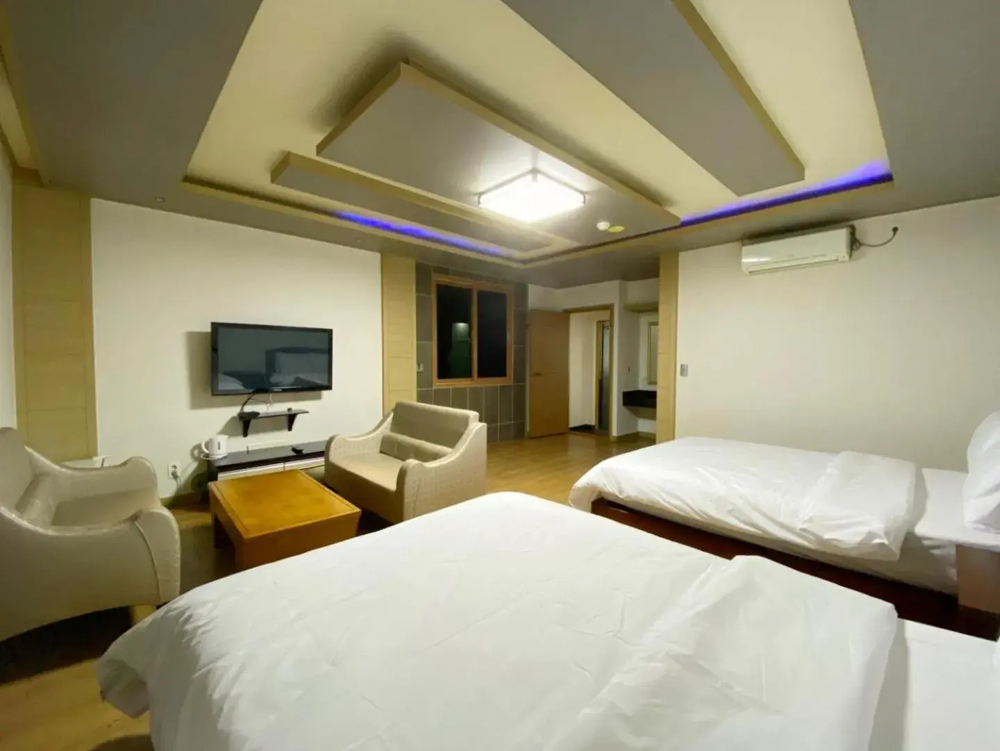 Bed in F1 Hotel Bed in F1 Hotel