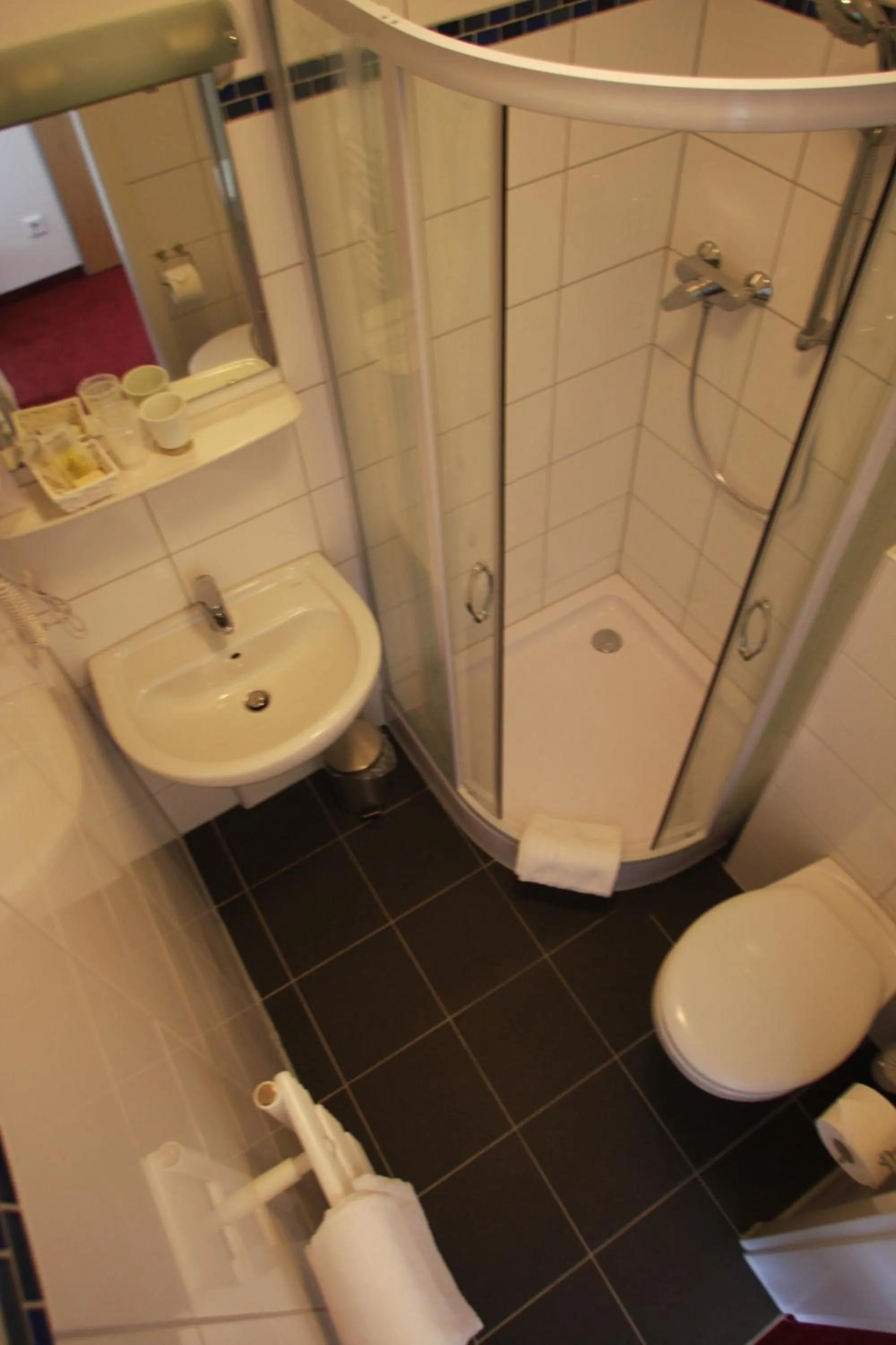 Shower in Hotel Gemini