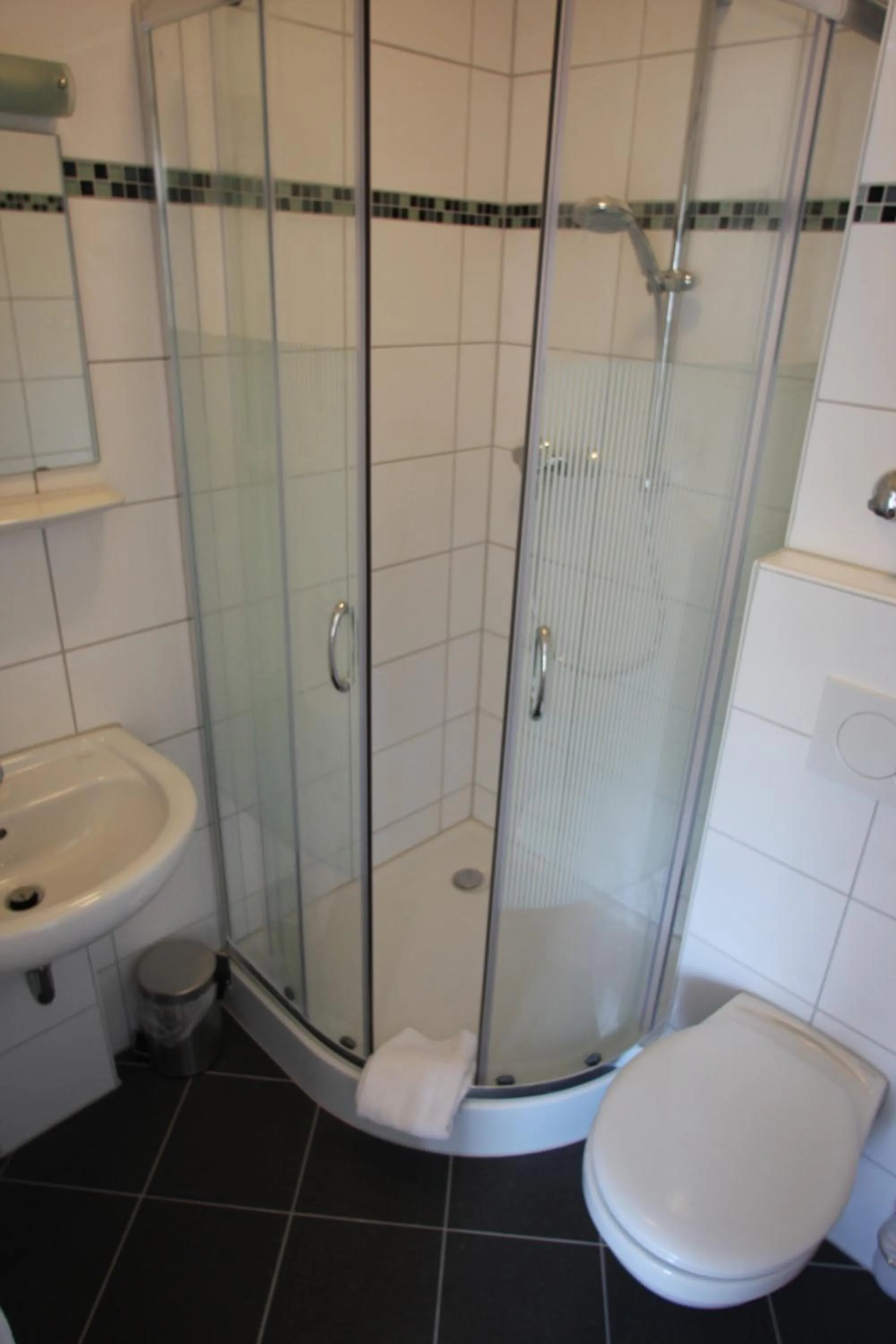 Shower in Hotel Gemini