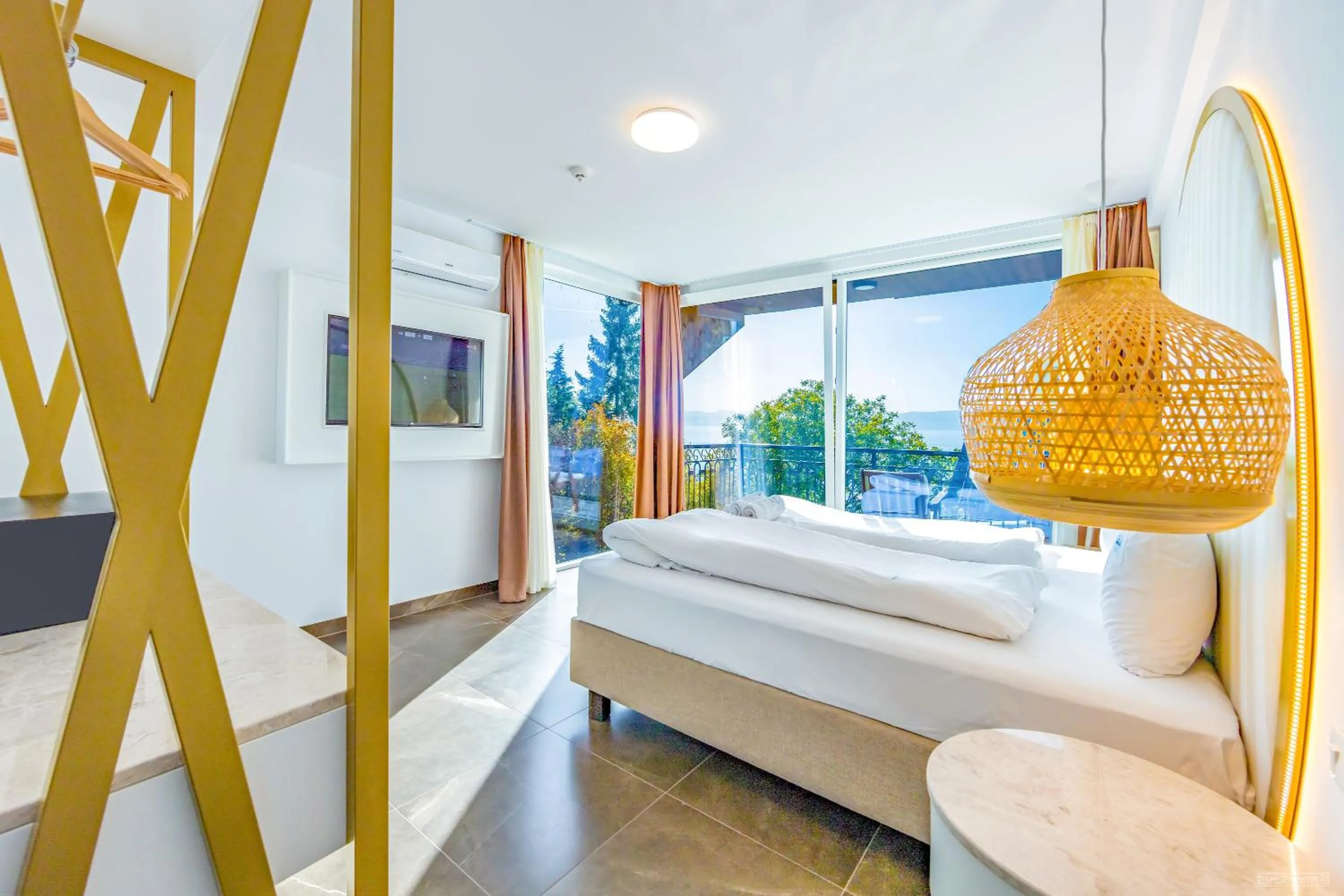 Double Room with side Lake View  in Vila Bisera