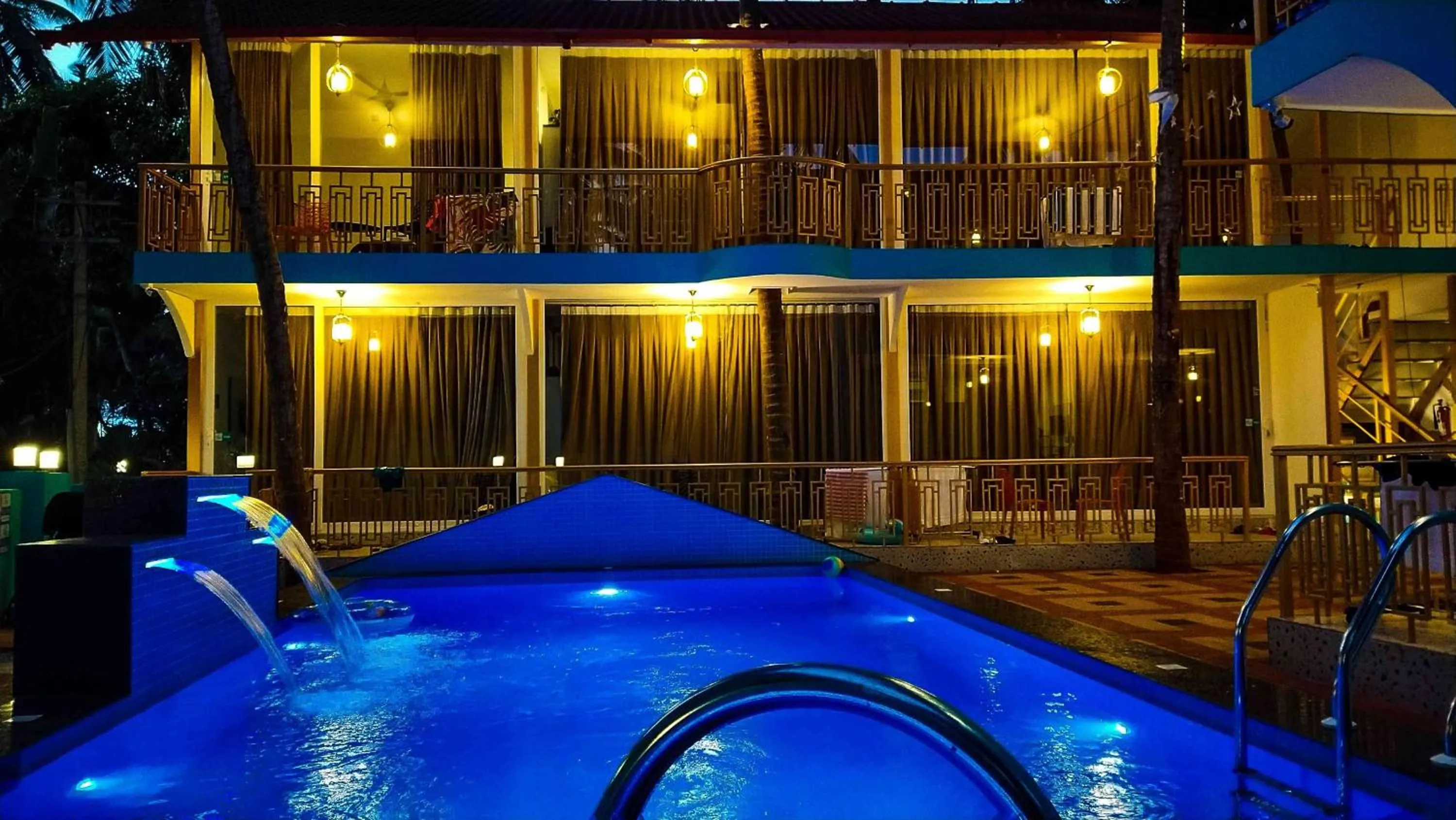 Restaurant/places to eat in 36 Yard Beach Cottages