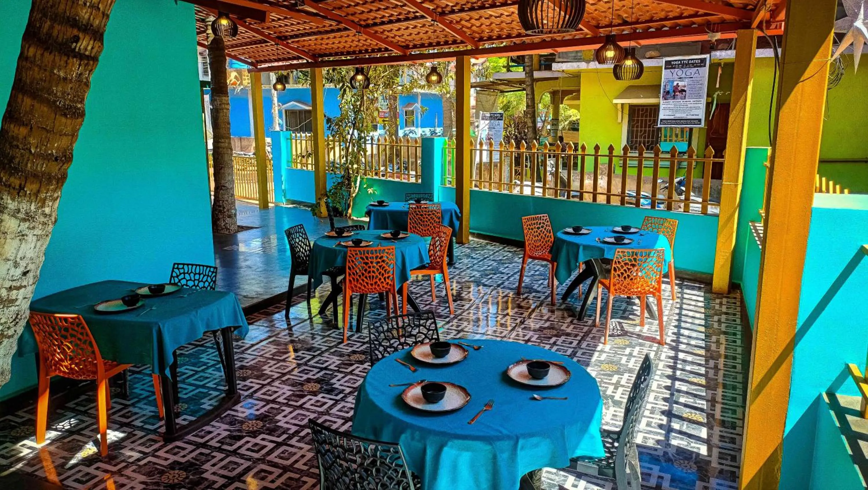 Restaurant/places to eat in 36 Yard Beach Cottages