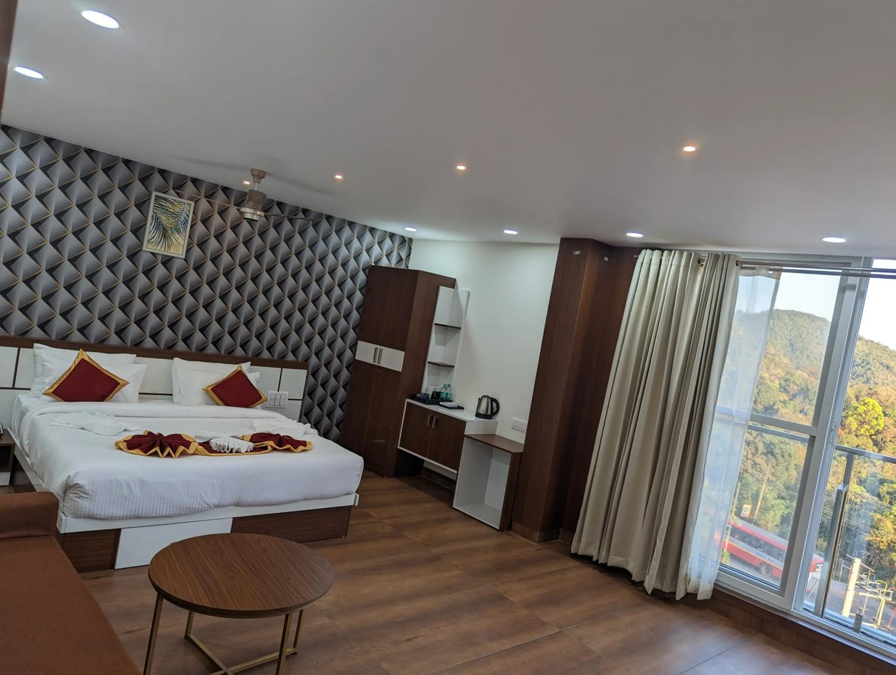 Photo of the whole room, Bed in OXYRICH