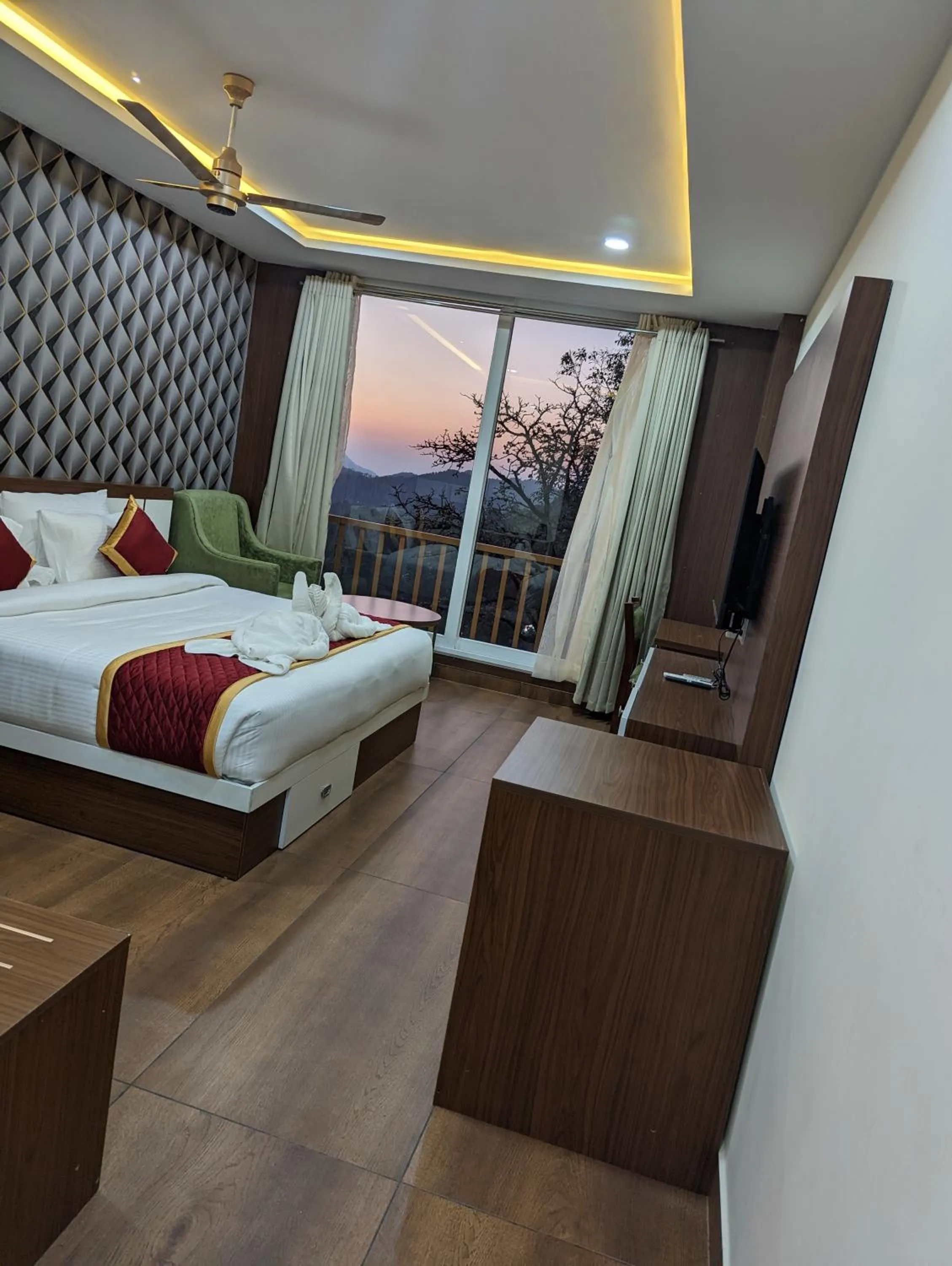 Photo of the whole room, Bed in OXYRICH