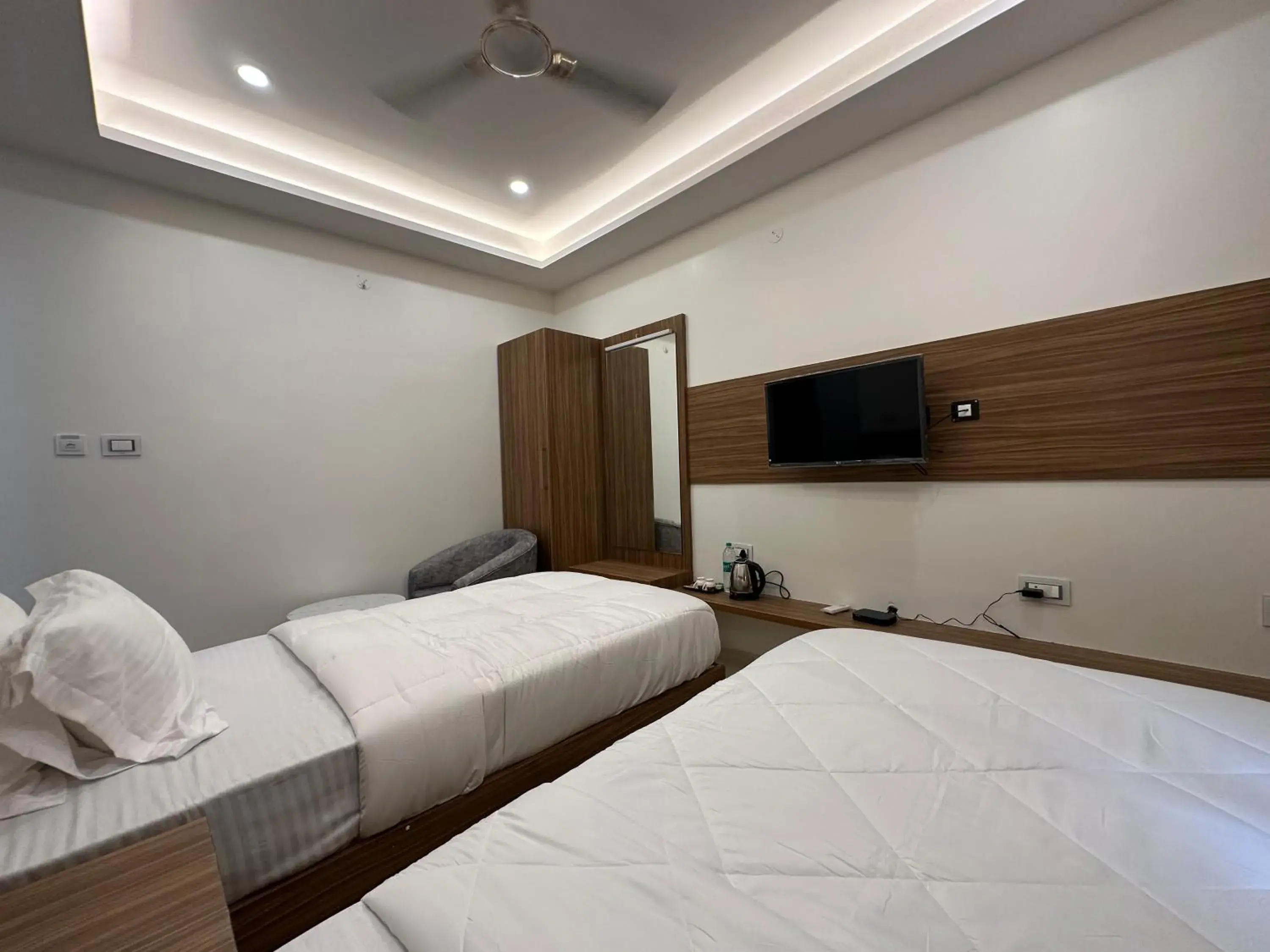TV and multimedia, Bed in SRI KRISHNA RESIDENCY Srirangam TV and multimedia, Bed in SRI KRISHNA RESIDENCY Srirangam