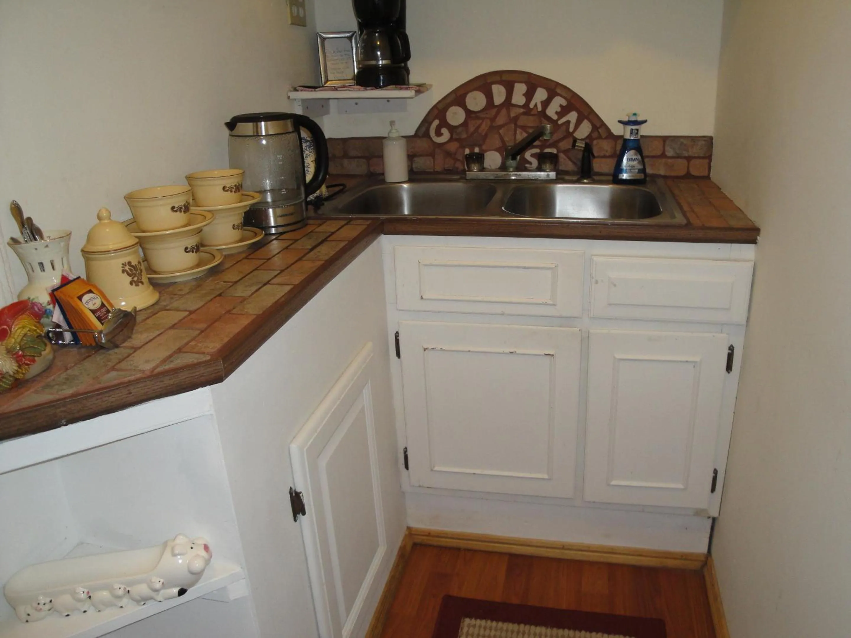 Kitchen or kitchenette in Goodbread House Bed and Breakfast