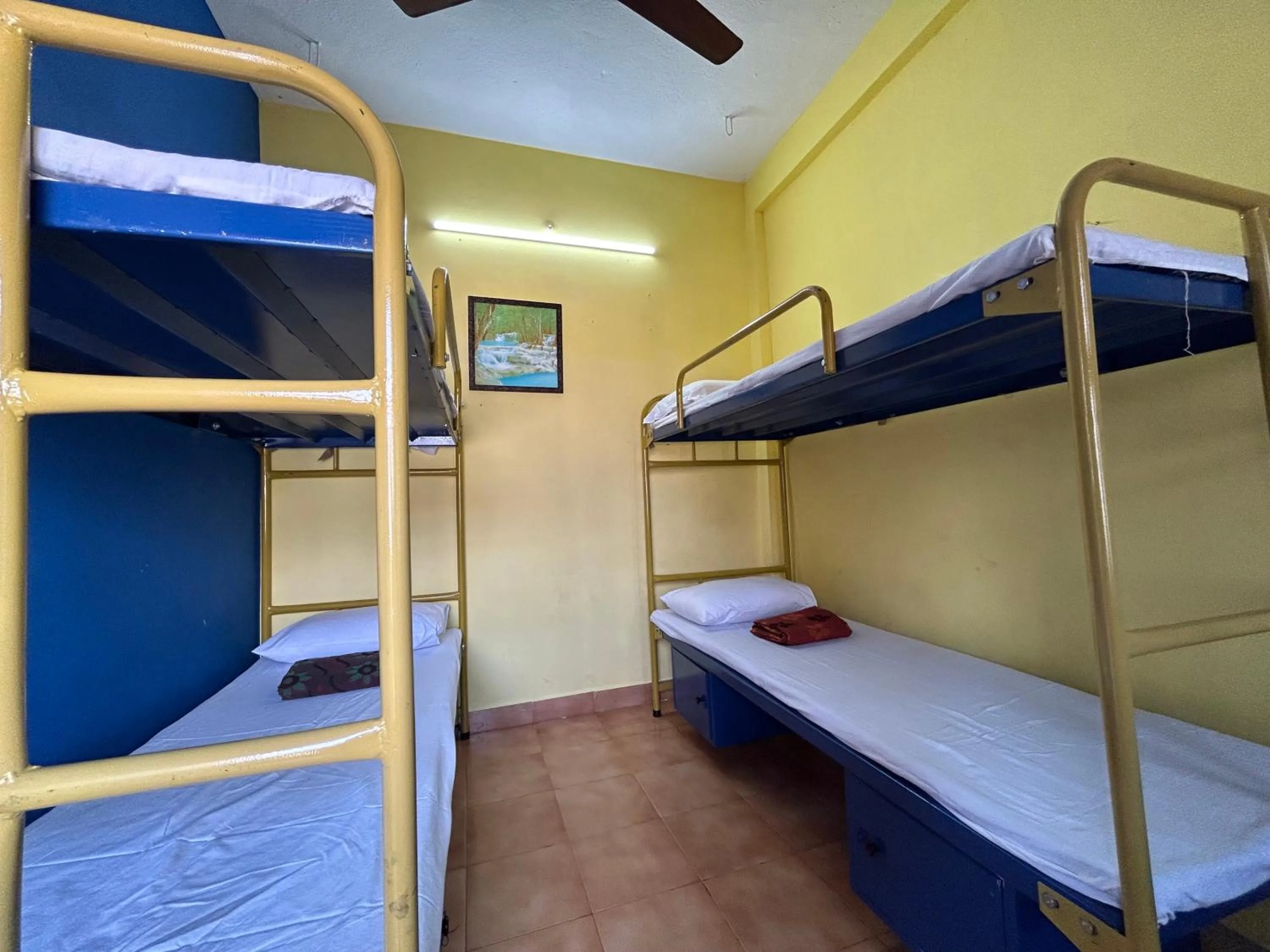 Bed in The Kaya Backpackers Rooms Srirangam