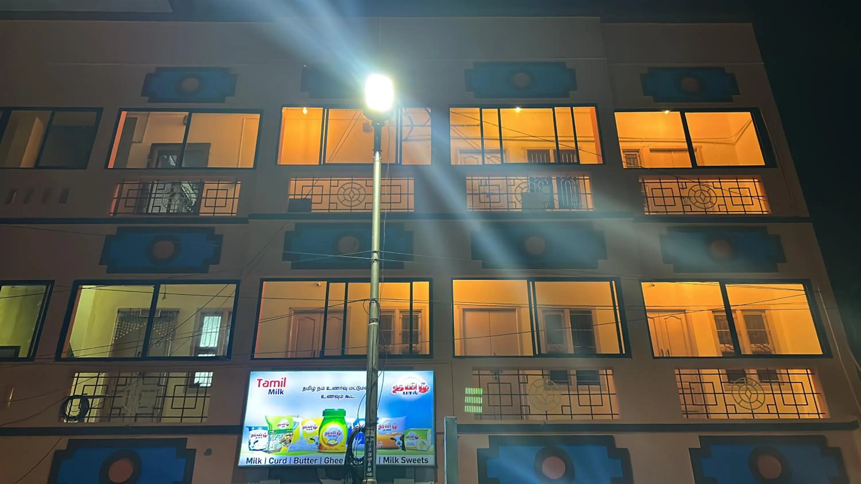 Night in The Kaya Backpackers Rooms Srirangam