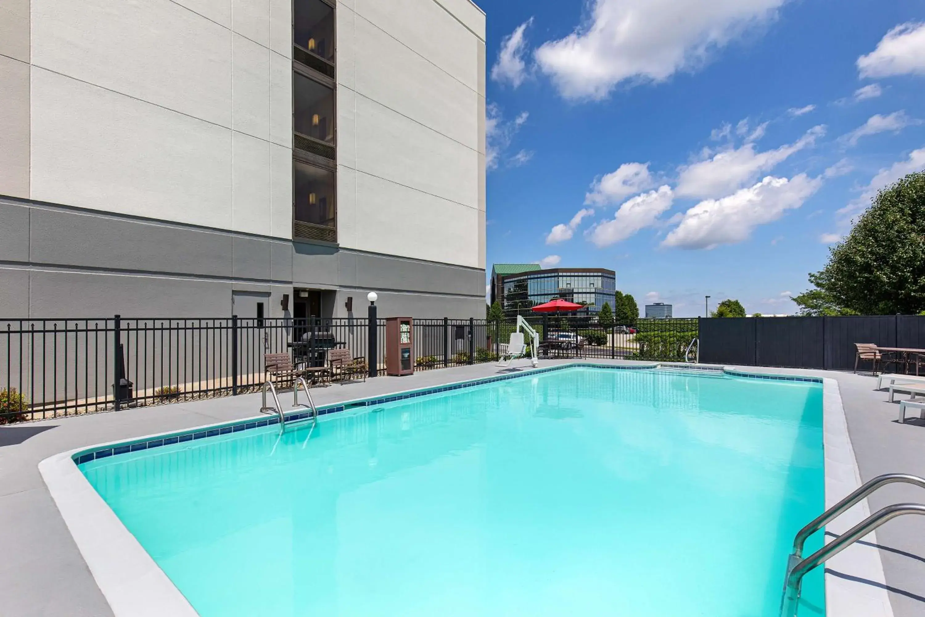 Swimming pool in Hyatt Place Louisville-East Swimming pool in Hyatt Place Louisville-East